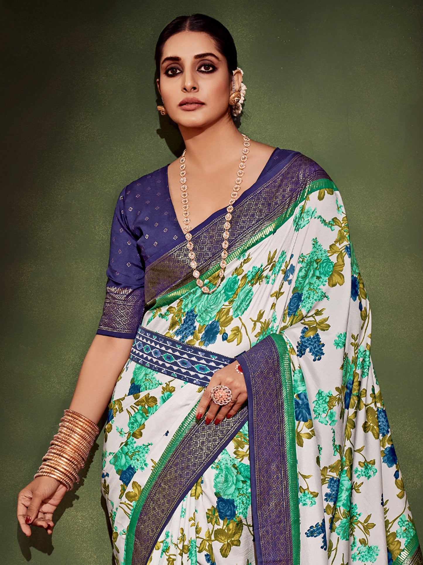 Get the best organza saree