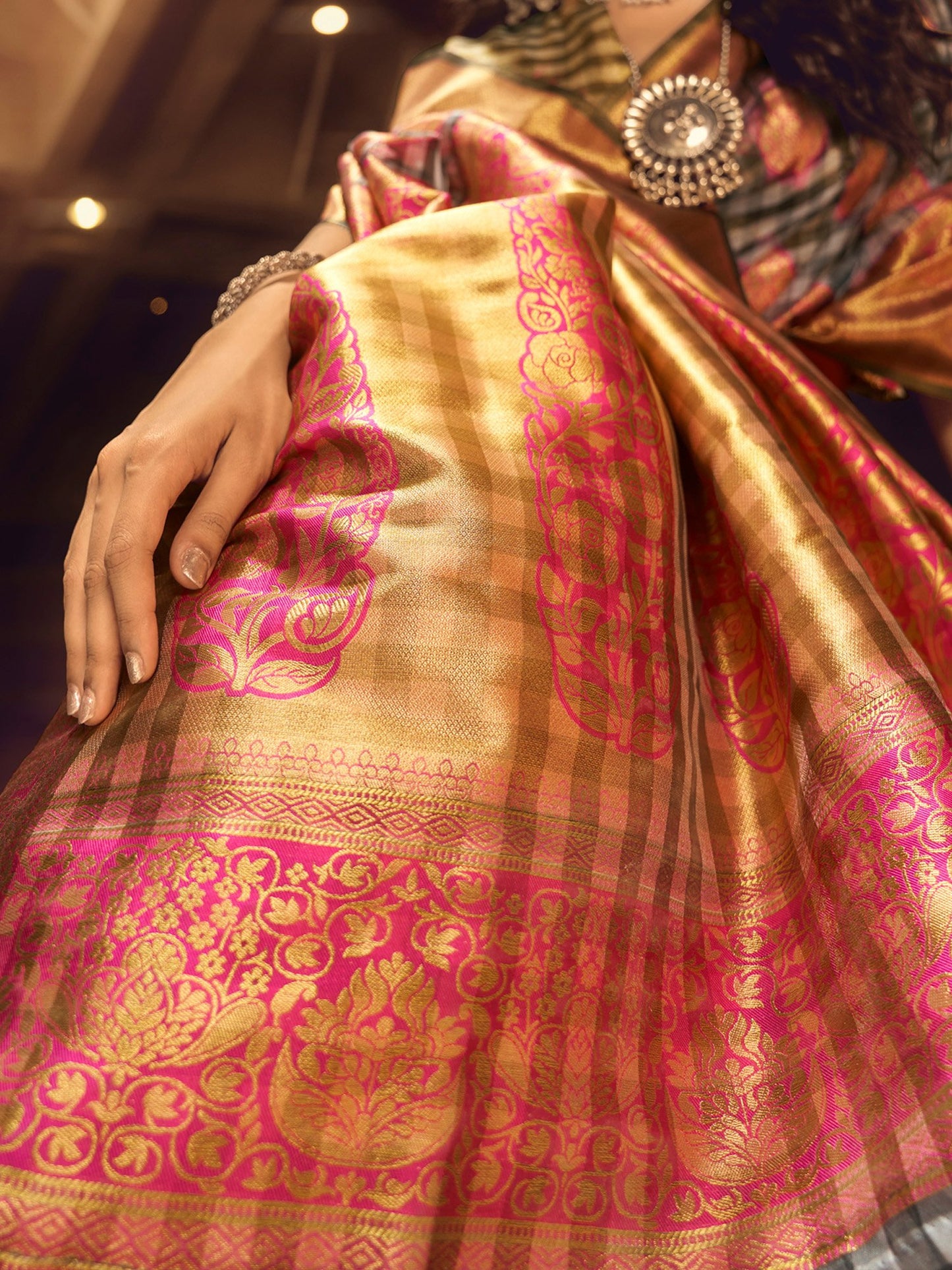 Get the best Meesho online shopping saree