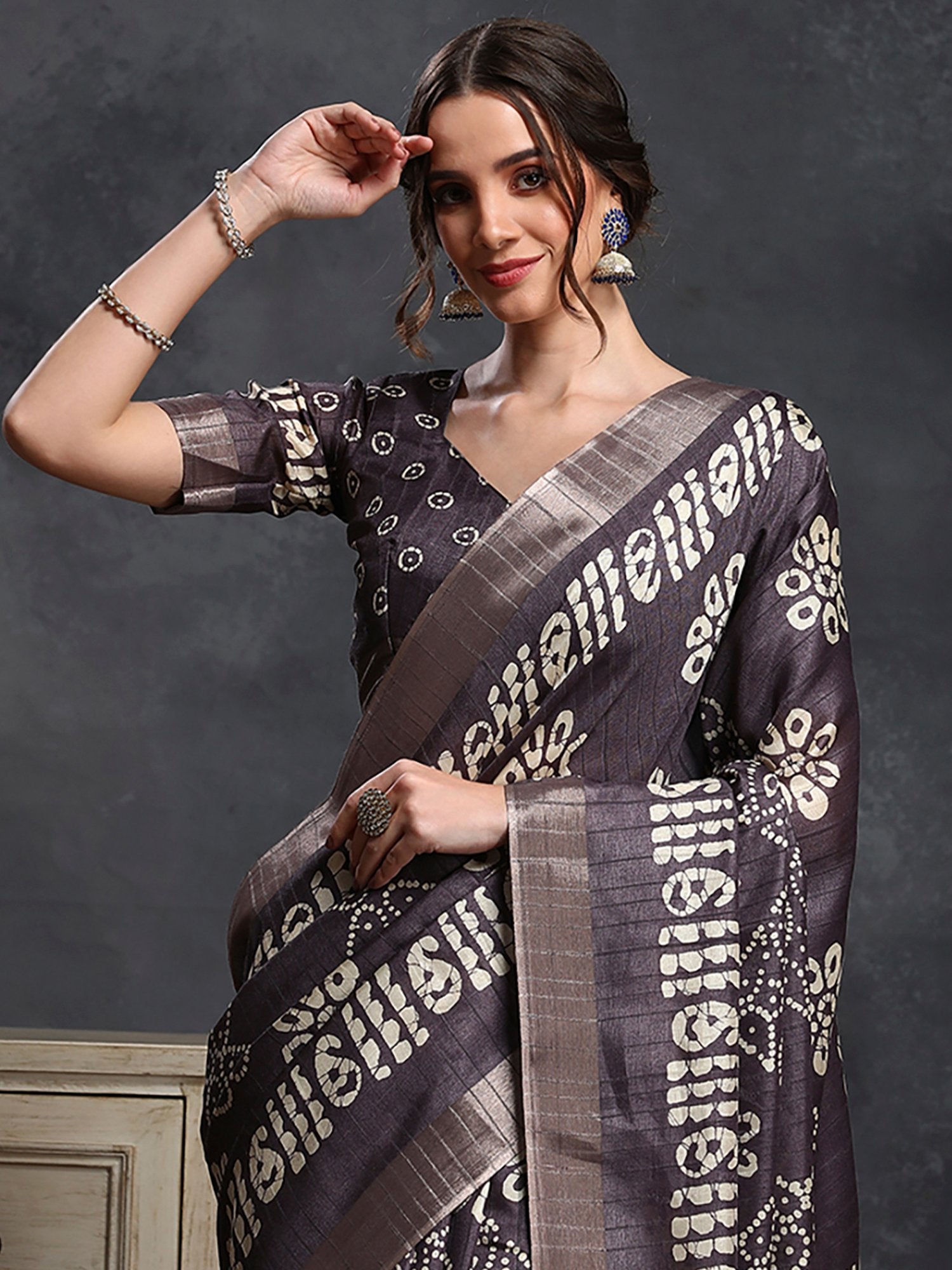 Get the best saree shops in Chandni Chowk