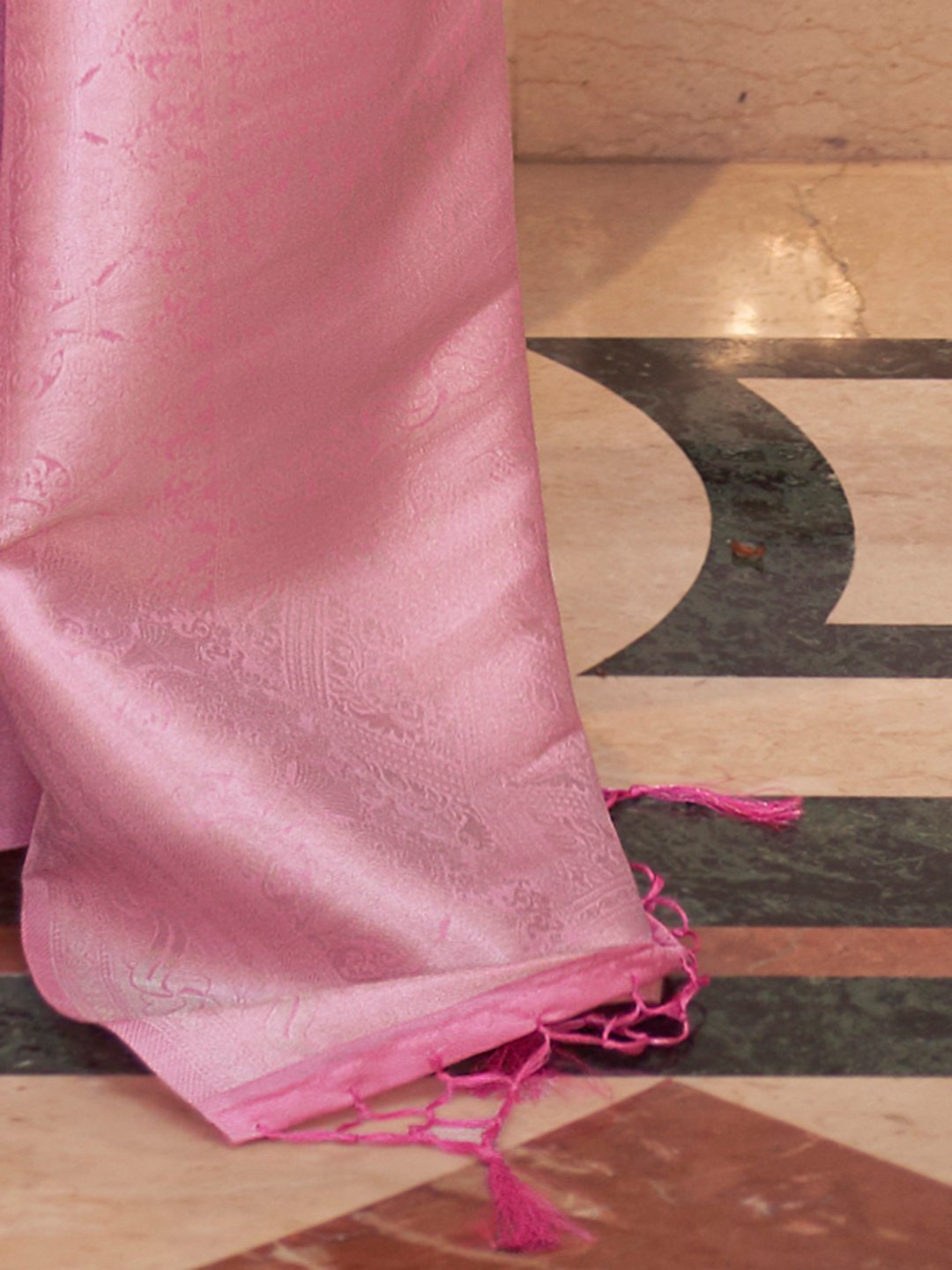 Mauve Banarasi Silk Blend Woven Saree