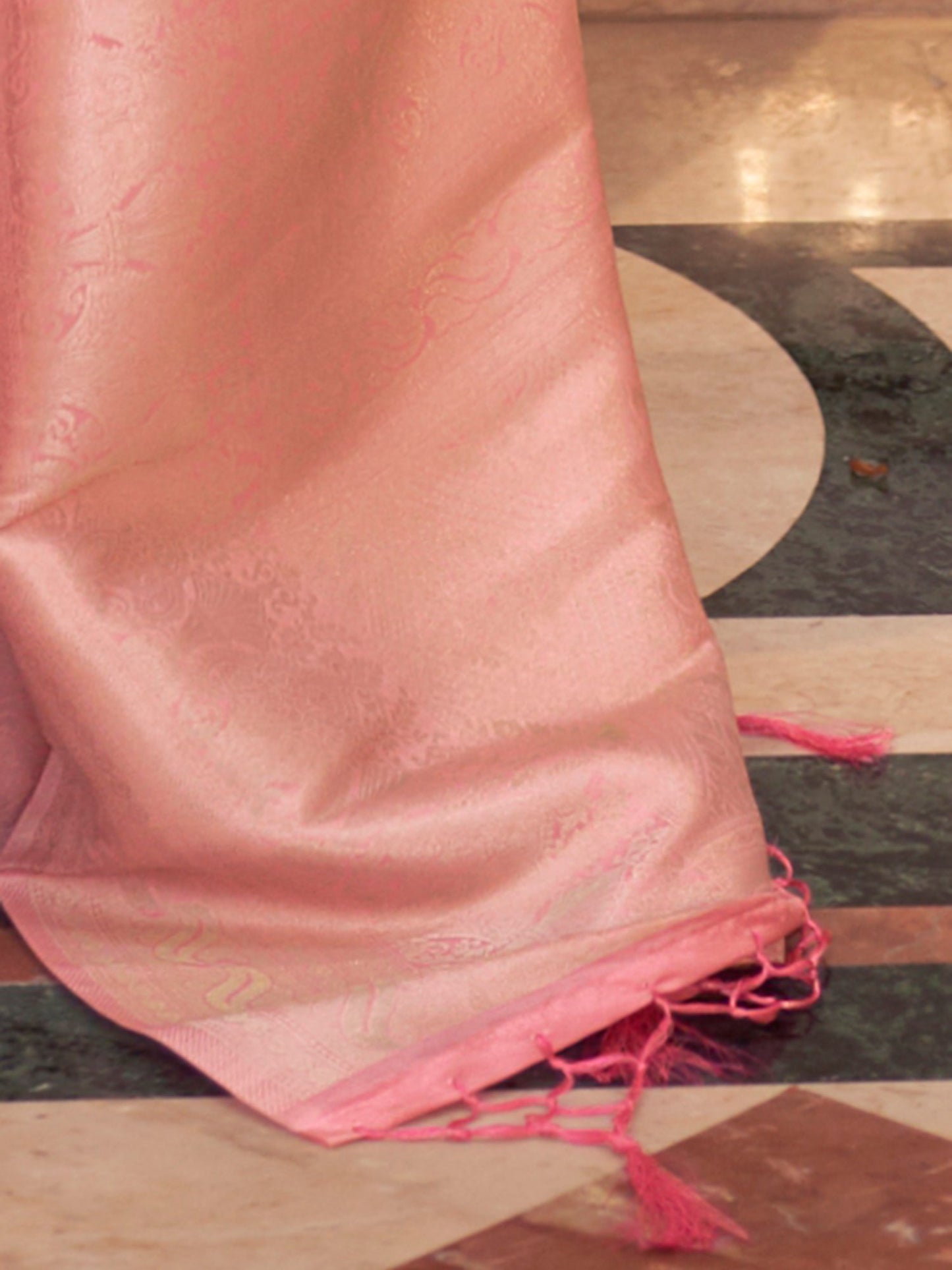 Get the best Dulhan saree