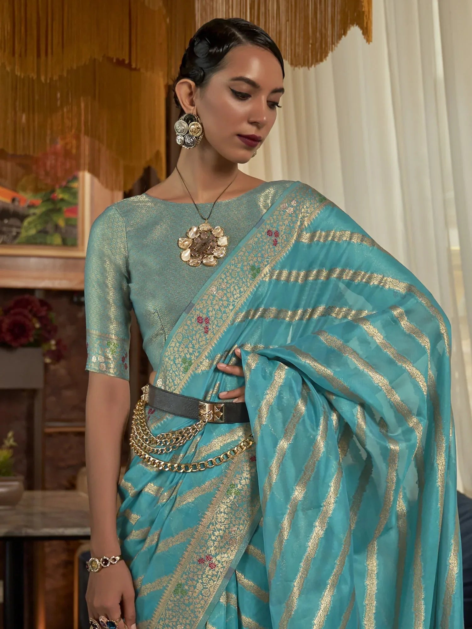 Get the best saree shops in Chandni Chowk