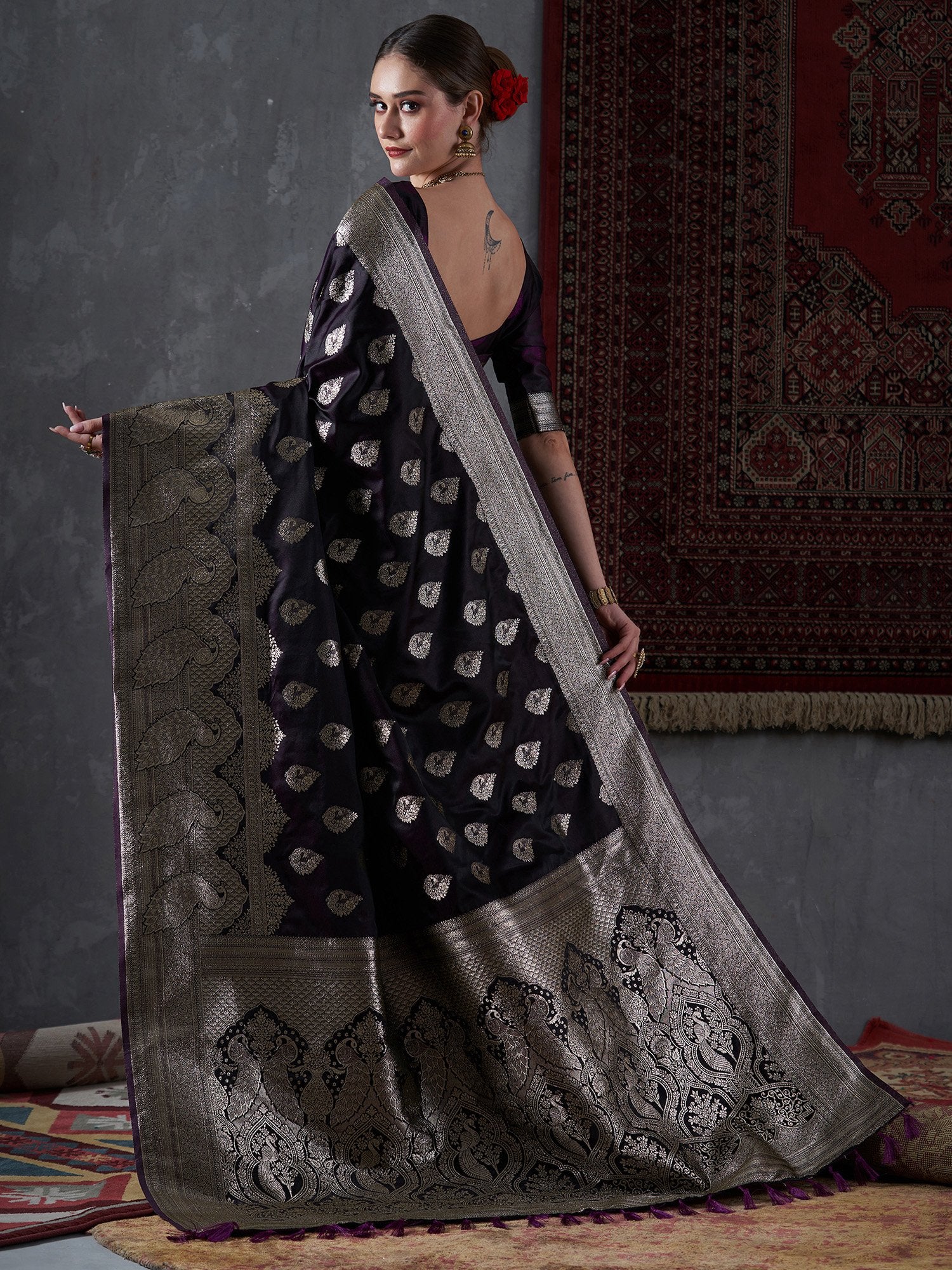 Get the best party wear saree