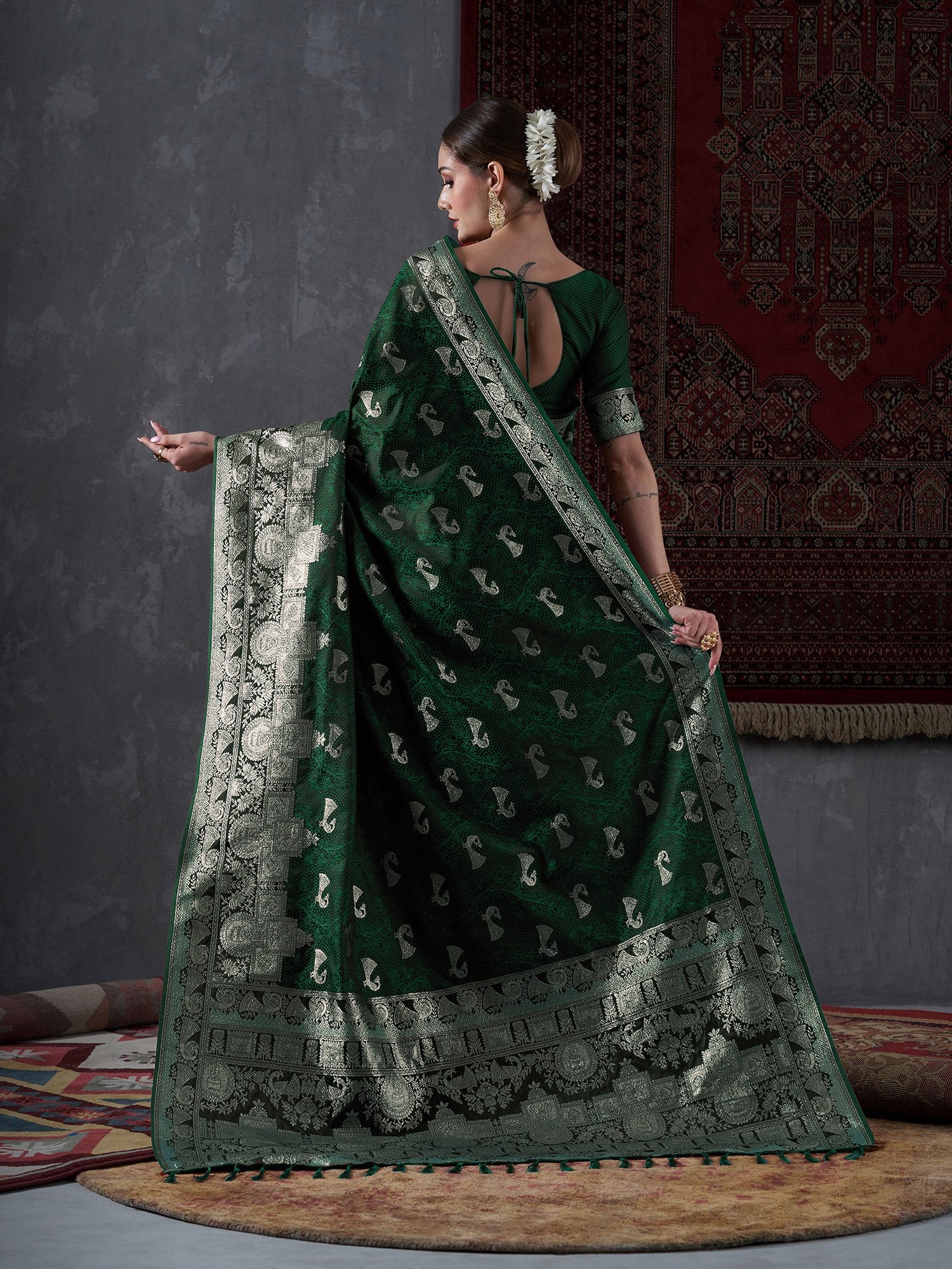 Get the best saree shops in Chandni Chowk