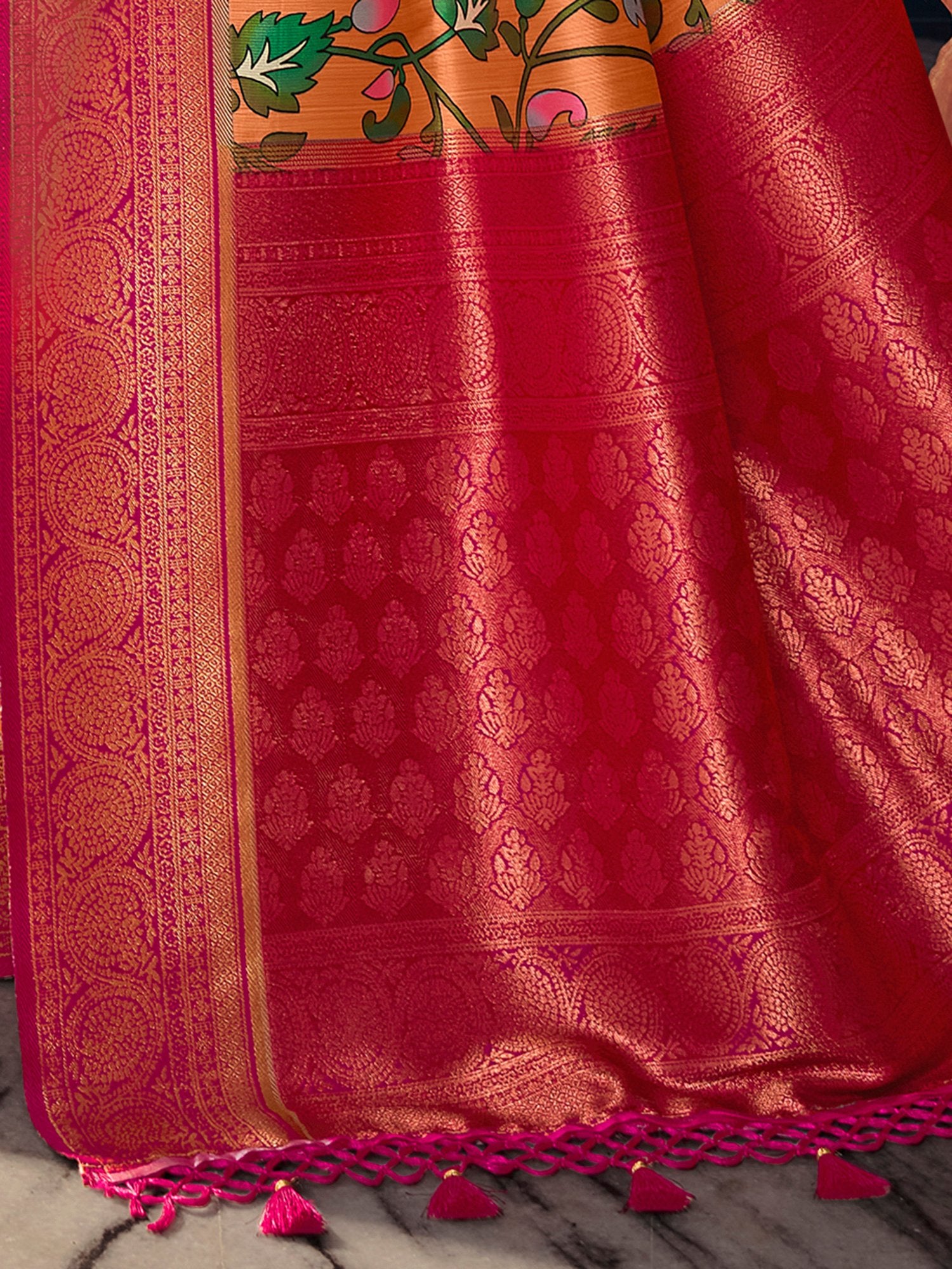 Get the best saree shops in Chandni Chowk