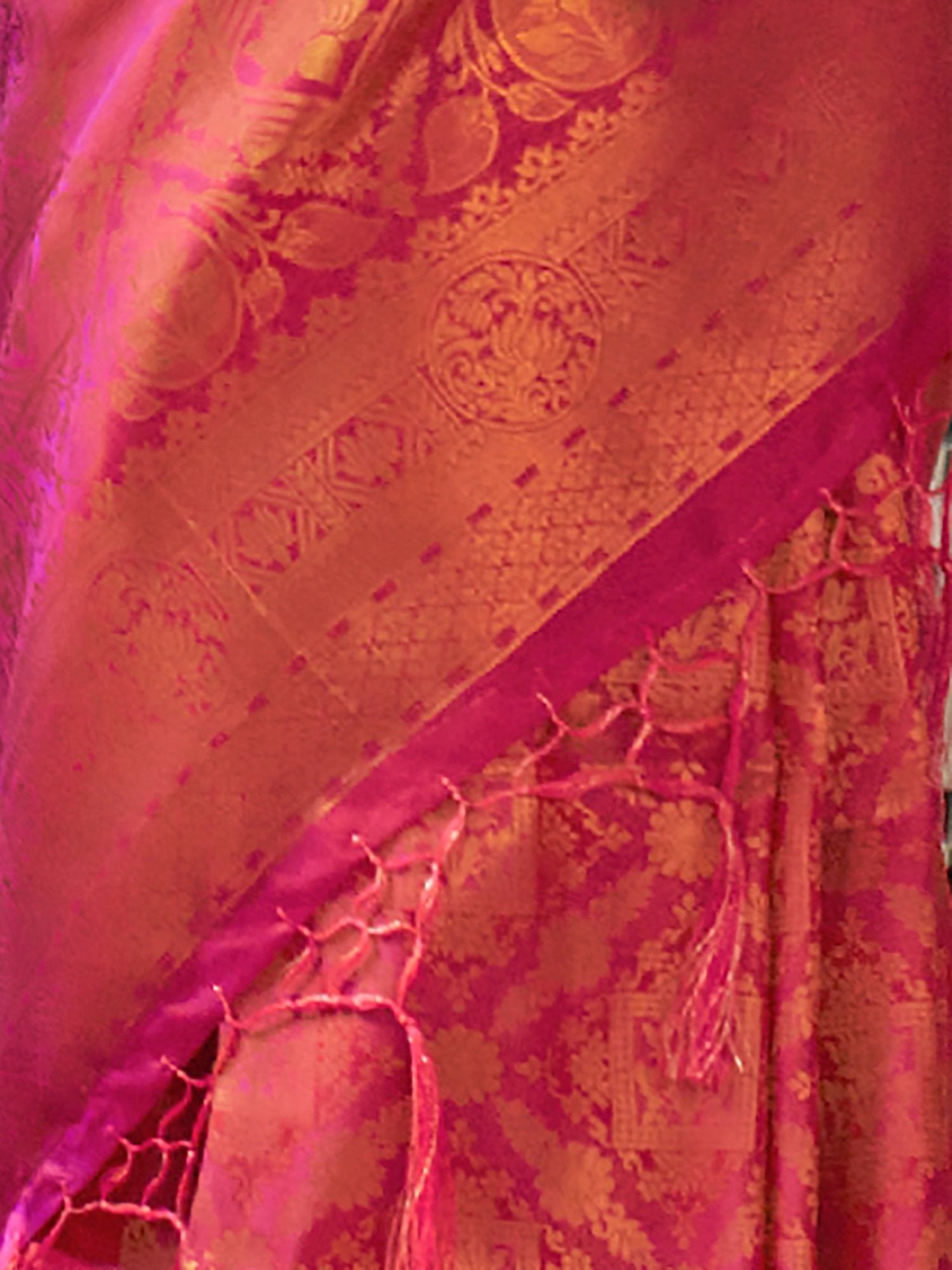 Get the best Kasavu saree online