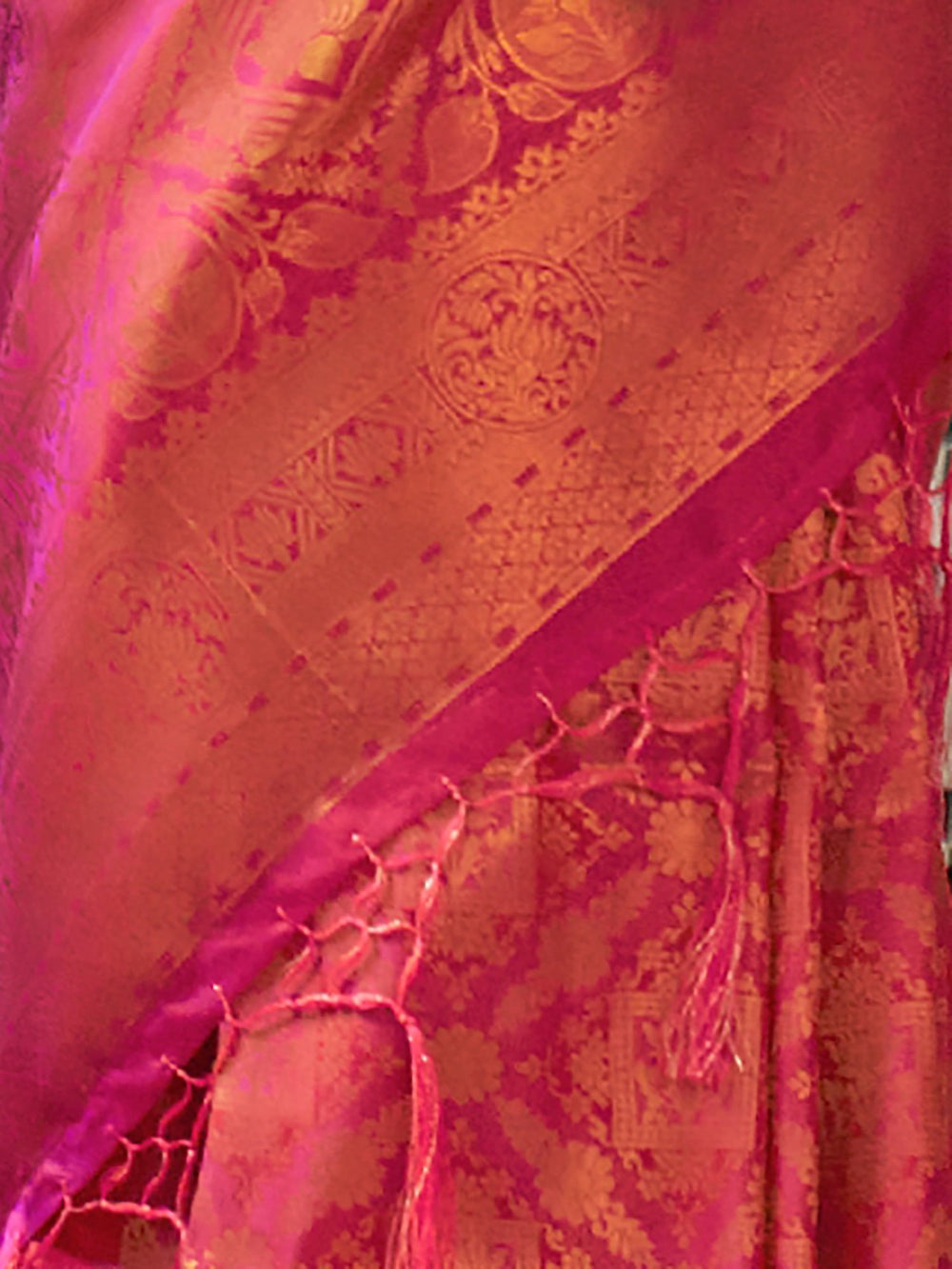 Get the best Kasavu saree online