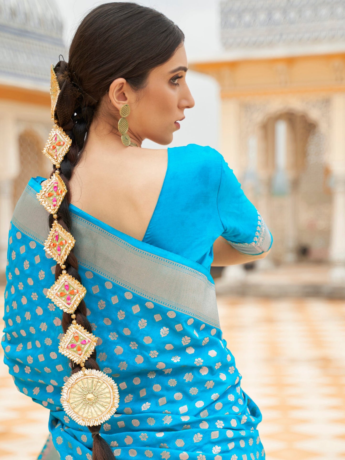 Get the best kanjeevaram South Indian bridal saree