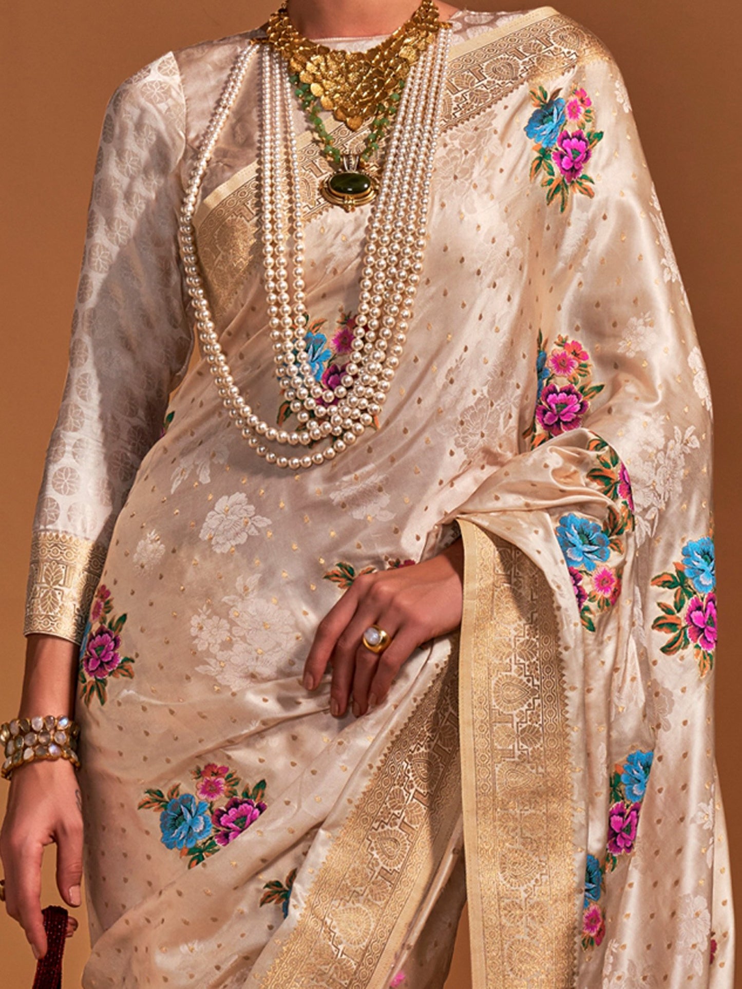 Get the best Kasavu saree online