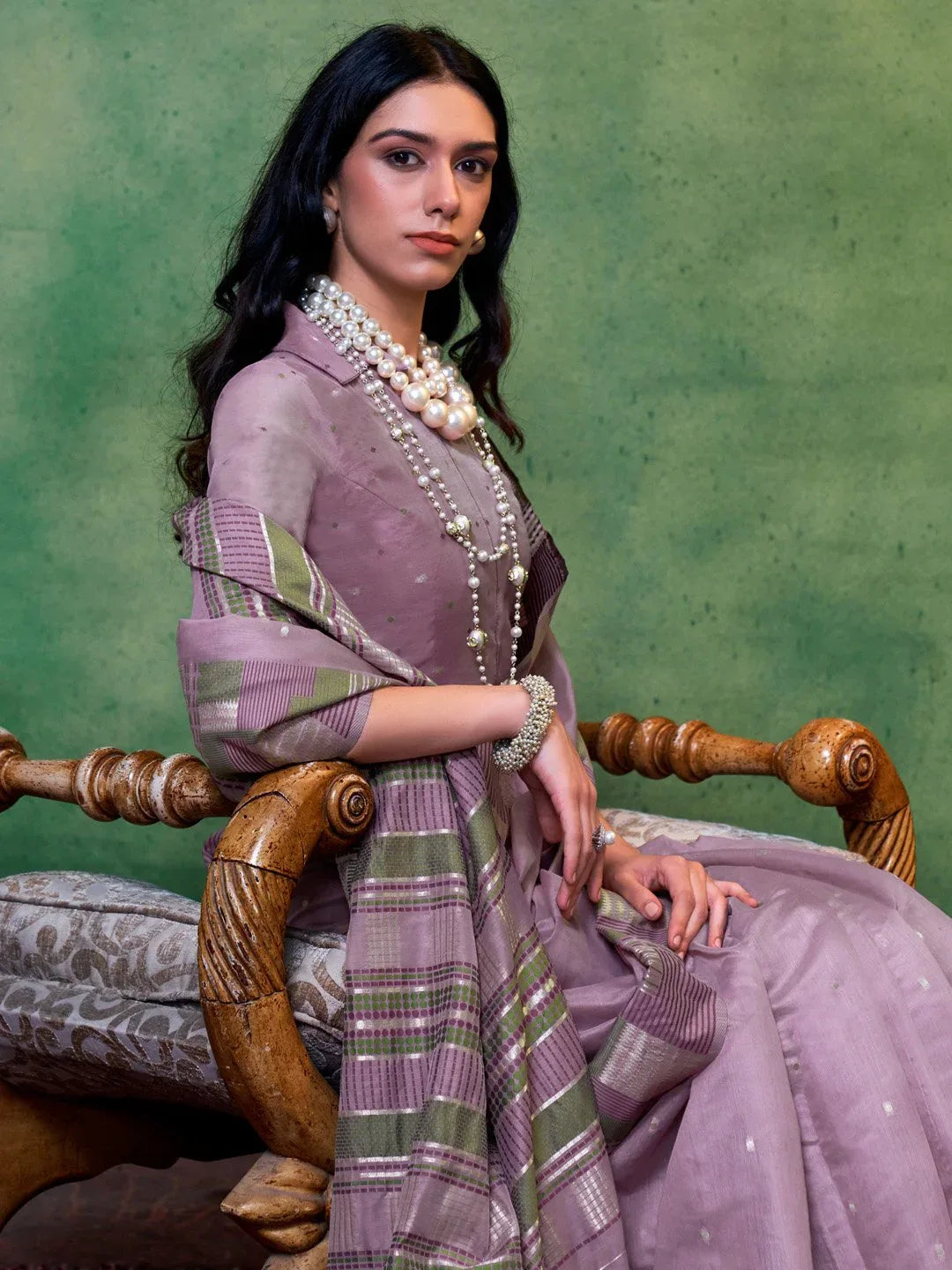 Mauve Banarasi Silk Blend Woven Saree - The Dori Store