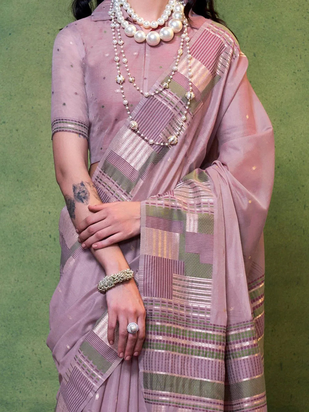 Mauve Banarasi Silk Blend Woven Saree - The Dori Store
