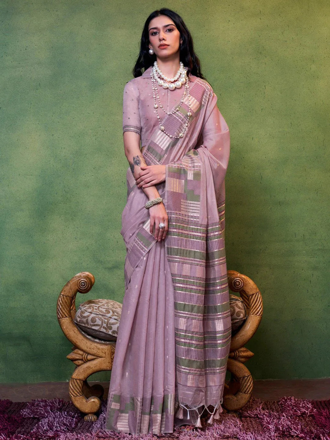 Mauve Banarasi Silk Blend Woven Saree - The Dori Store