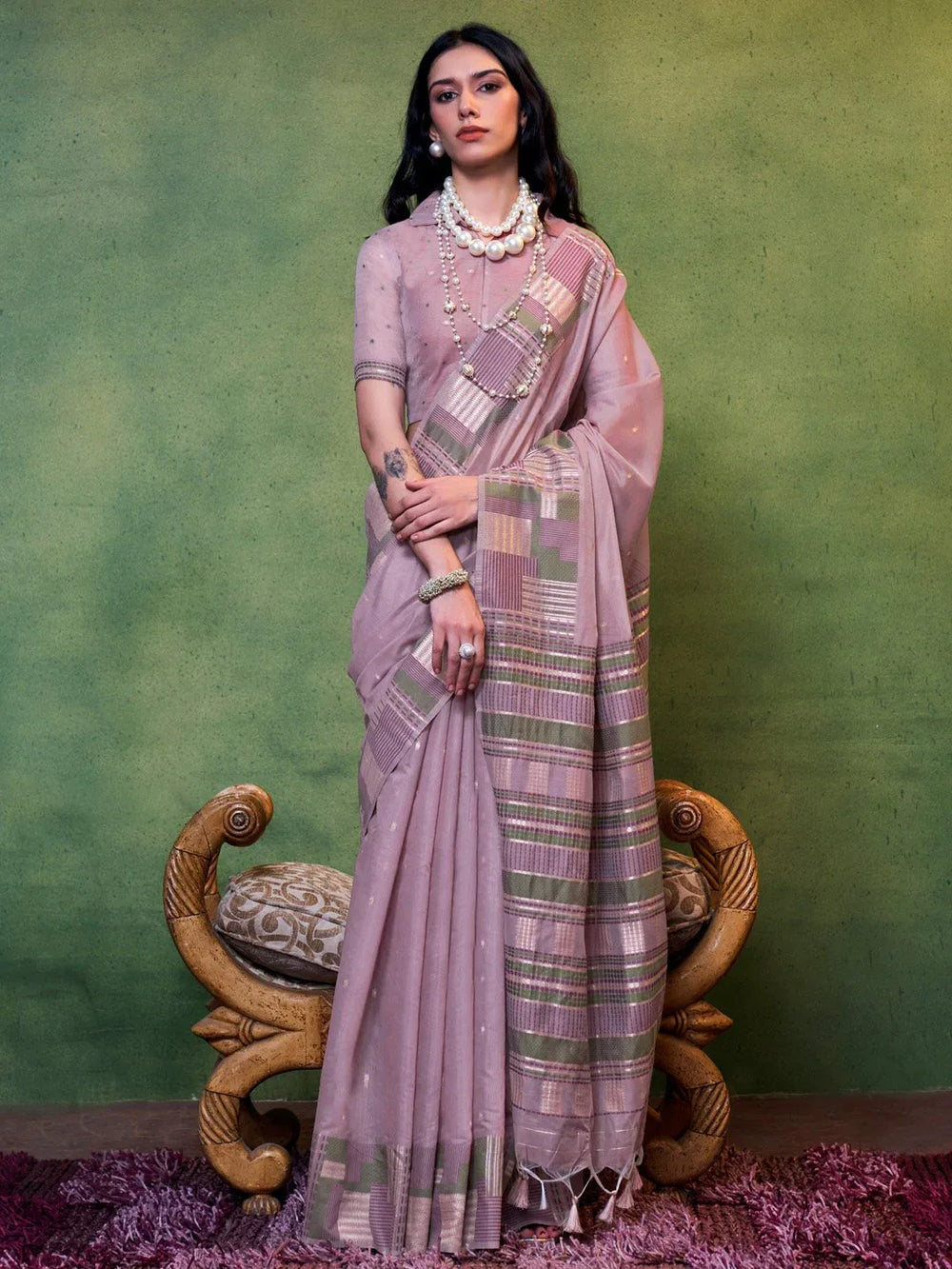Mauve Banarasi Silk Blend Woven Saree - The Dori Store