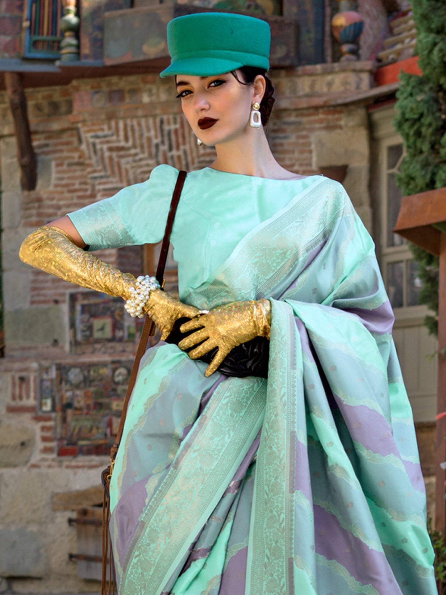 Get the best saree shops in Chandni Chowk