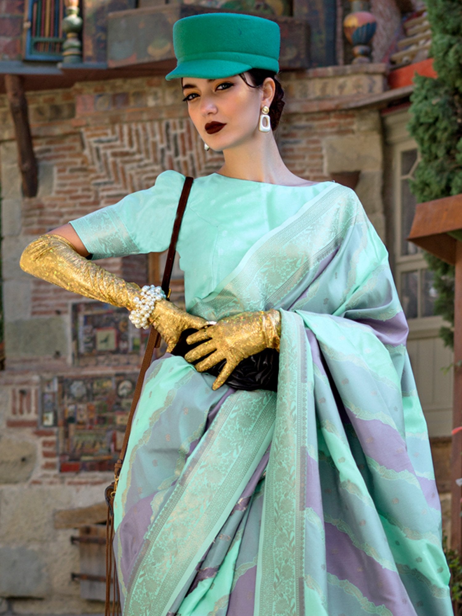 Get the best saree shops in Chandni Chowk