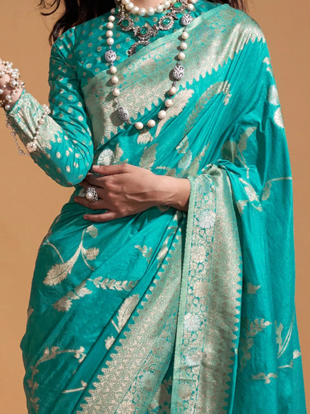 Get the best pathani saree