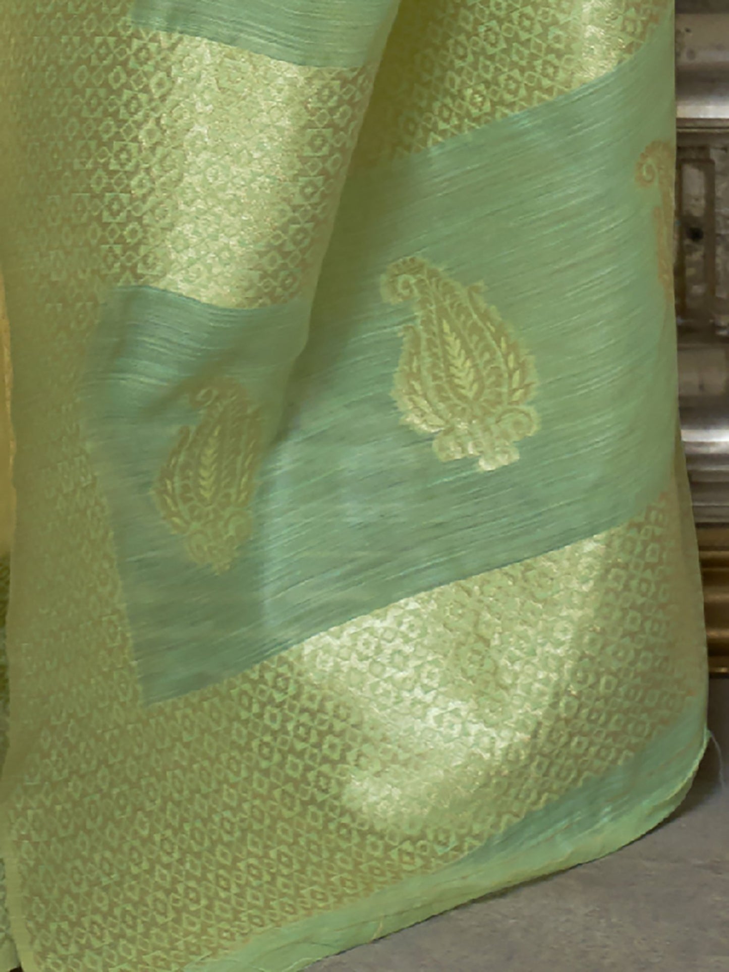 Get the best designer saree