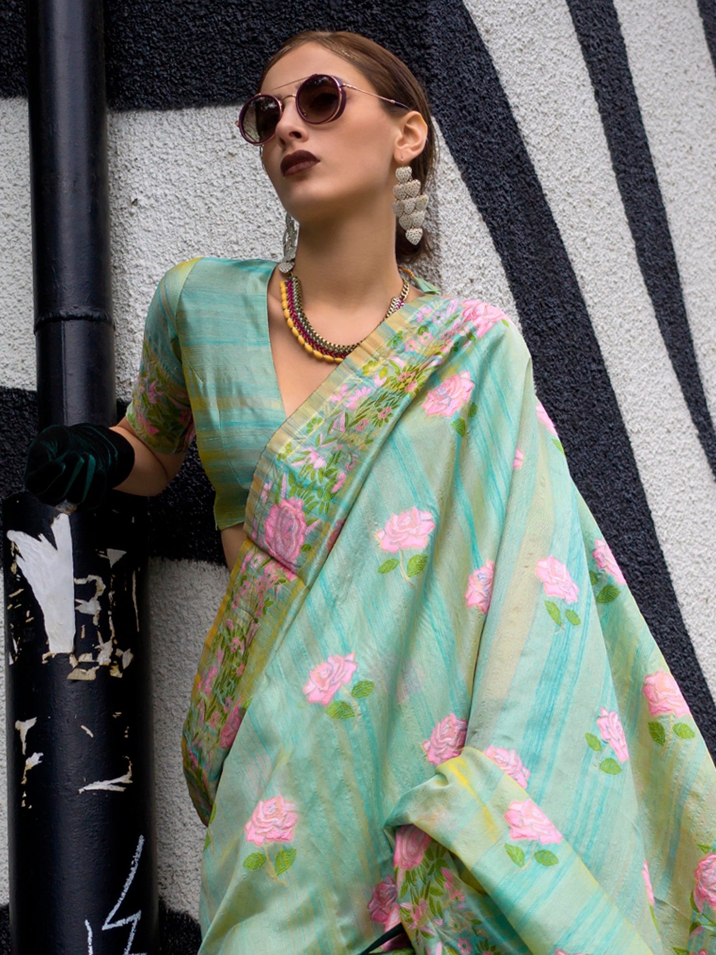 Get the best new saree design