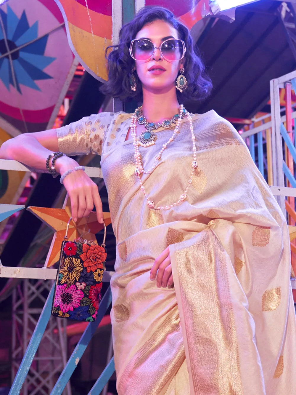 Get the best Kasavu saree online