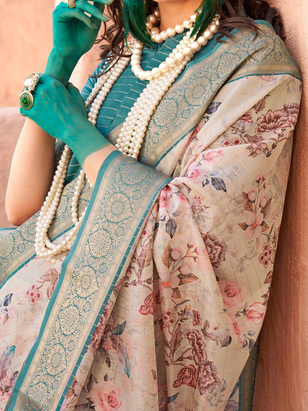 Get the best partywear saree