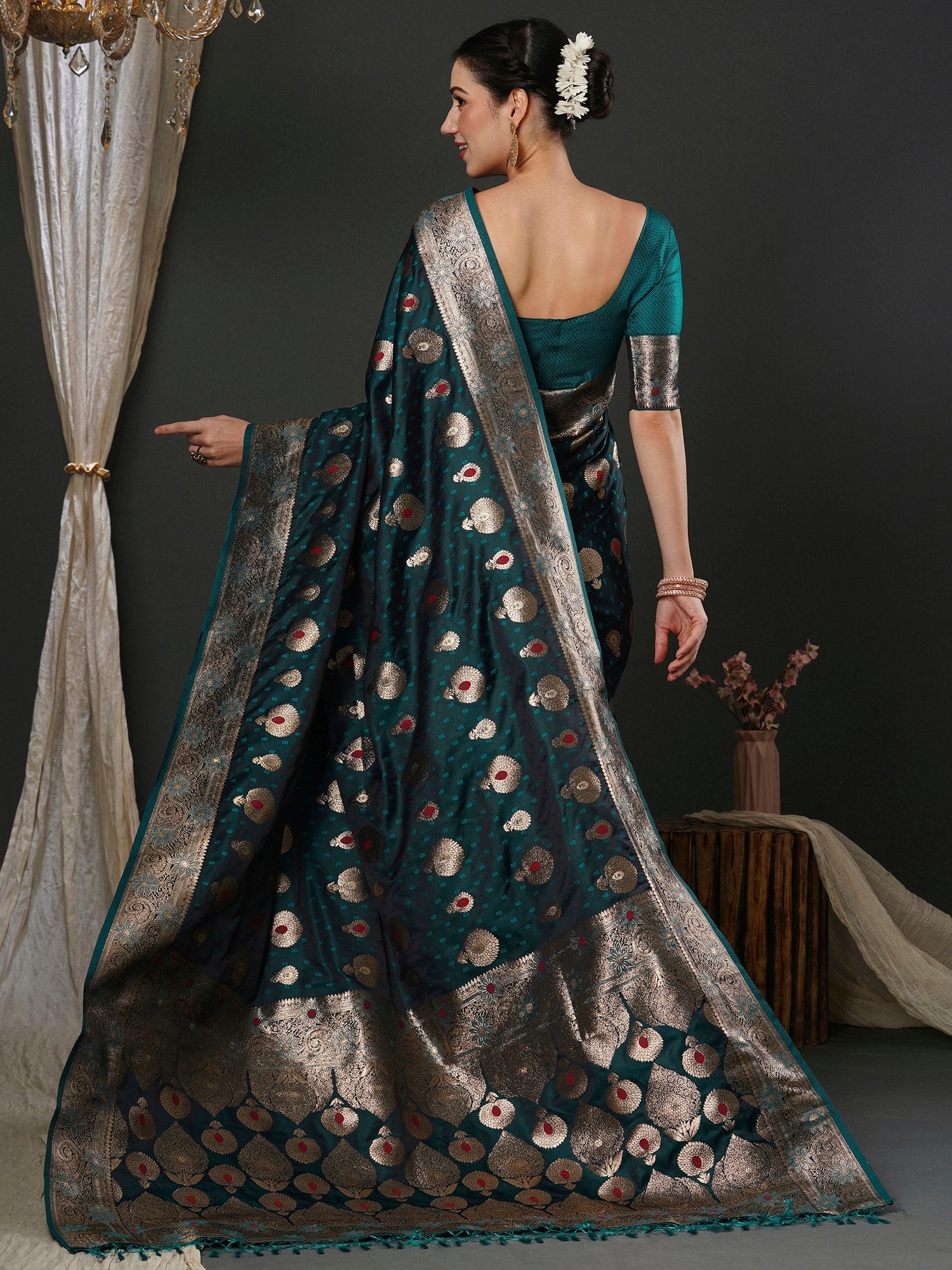 Get the best designer saree