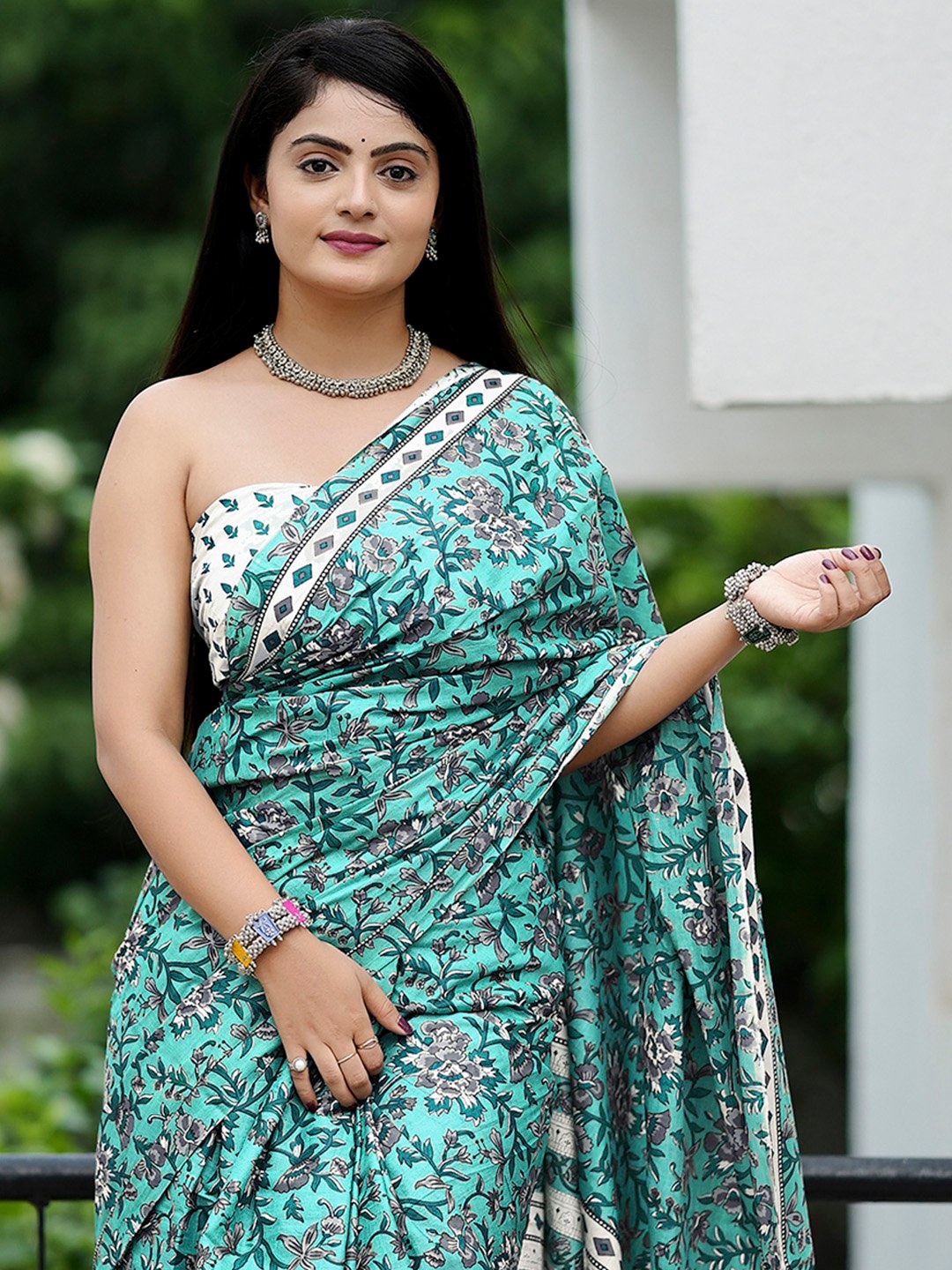Get the best new saree design
