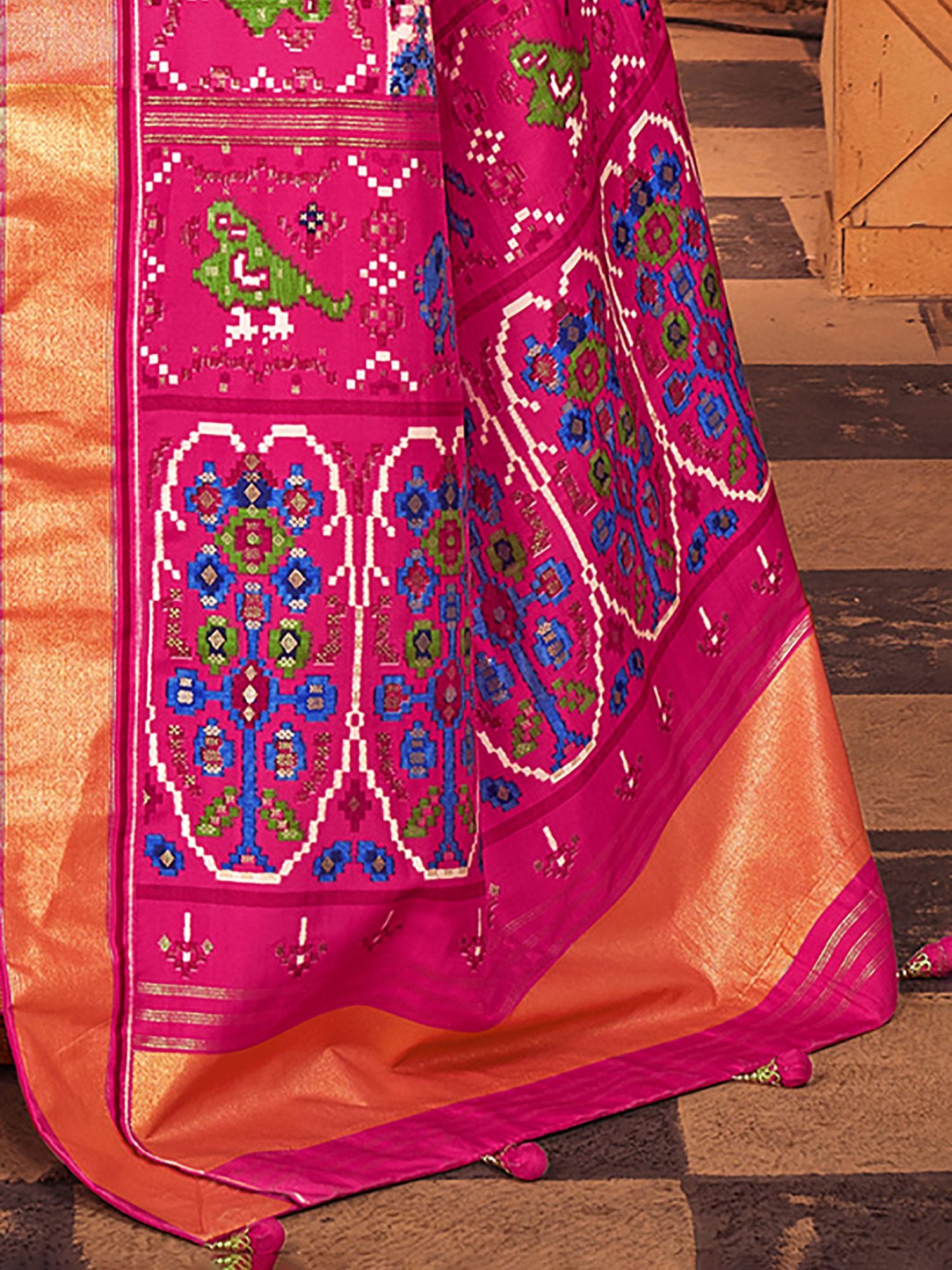 Get the best partywear saree