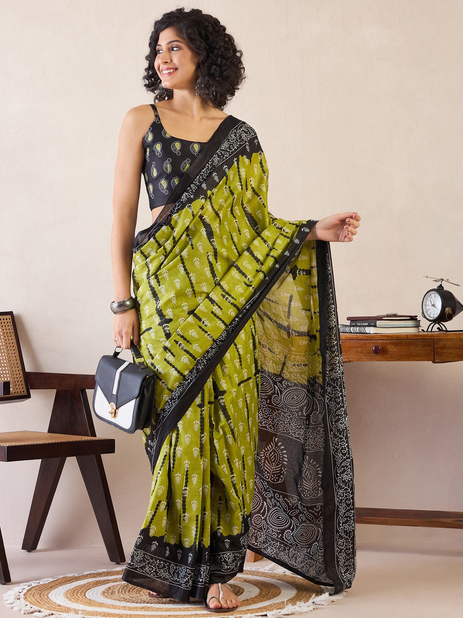 Get the best Kasavu saree online