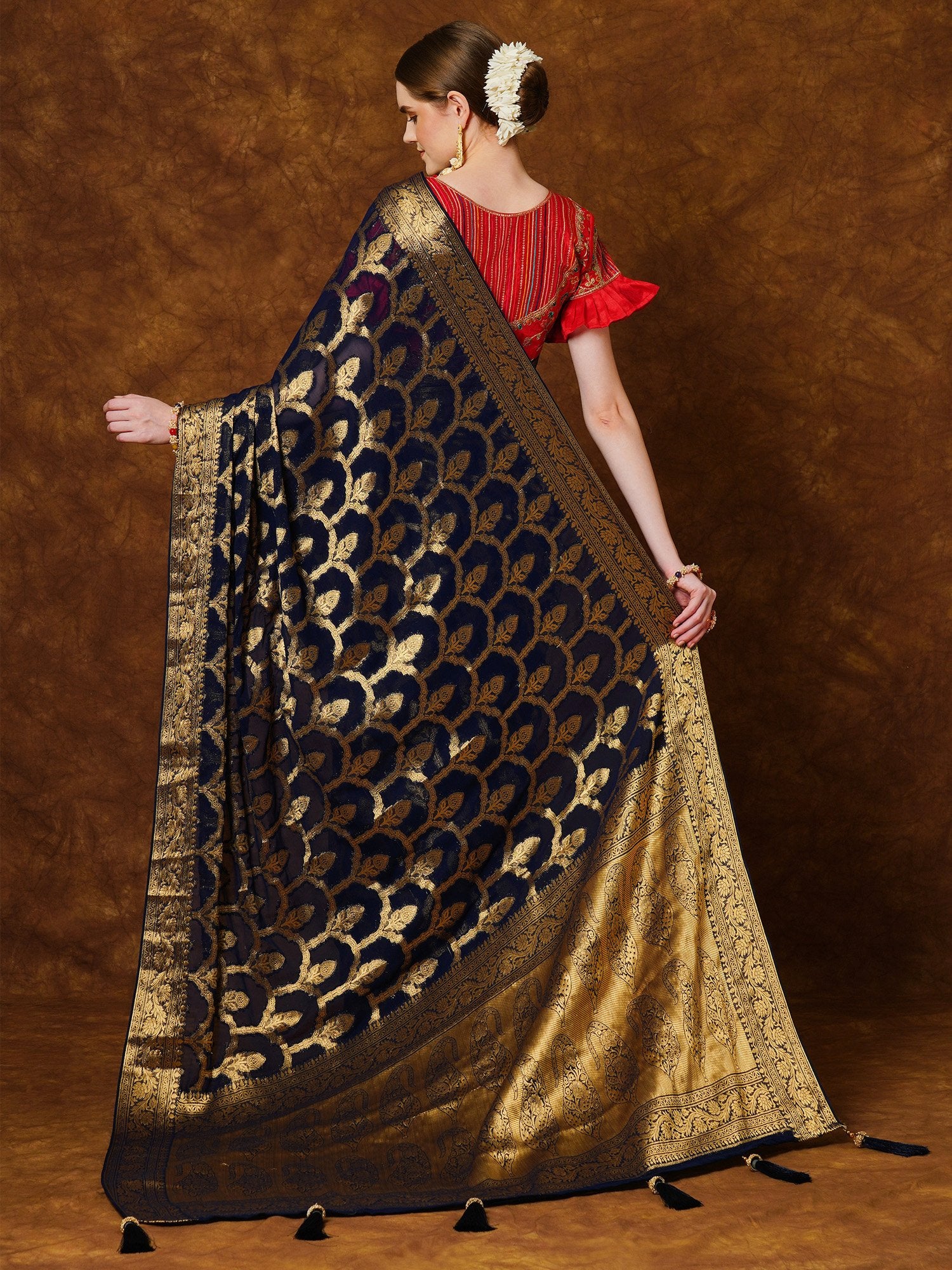 Get the best designer saree