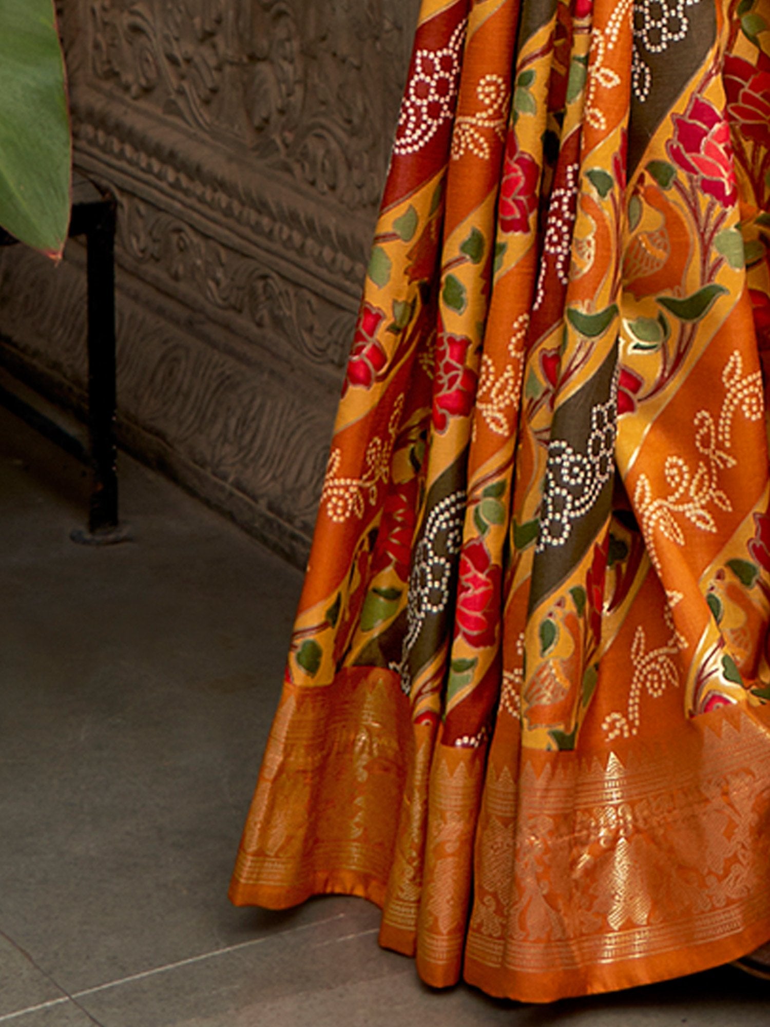 Get the best saree shops in Chandni Chowk