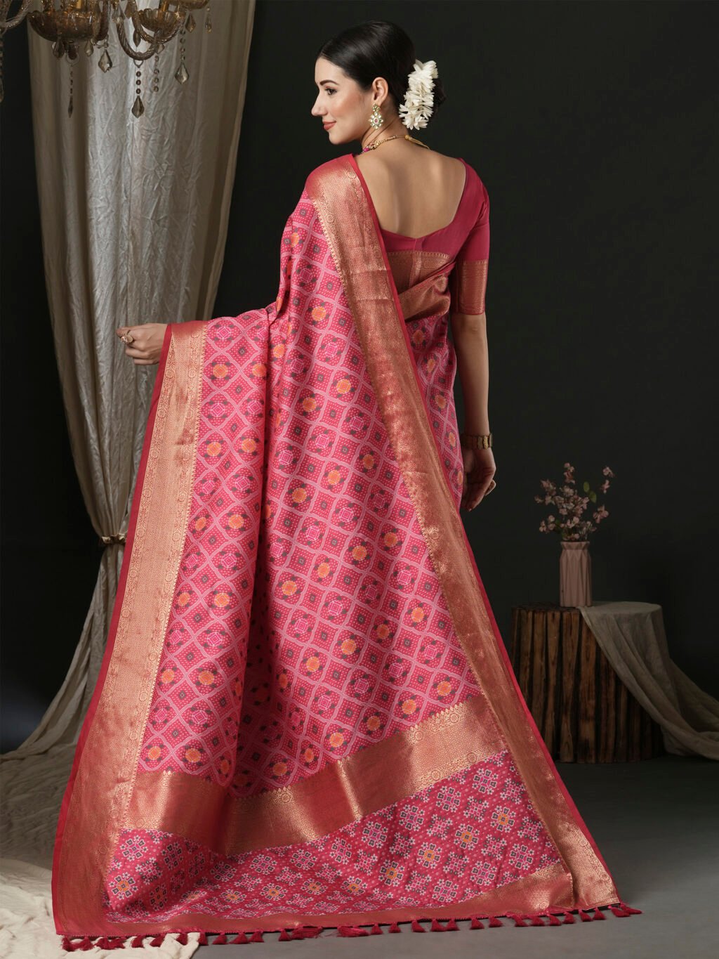 Graceful Pink Banarasi Silk Saree - Image 2