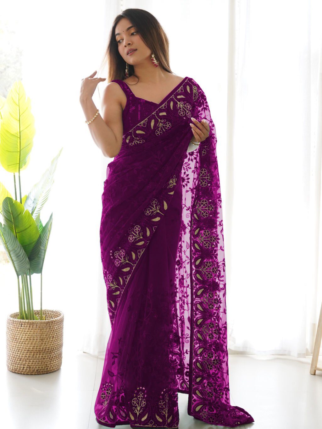 Opulent Magenta Designer Zari Woven Variant Saree - Image 3