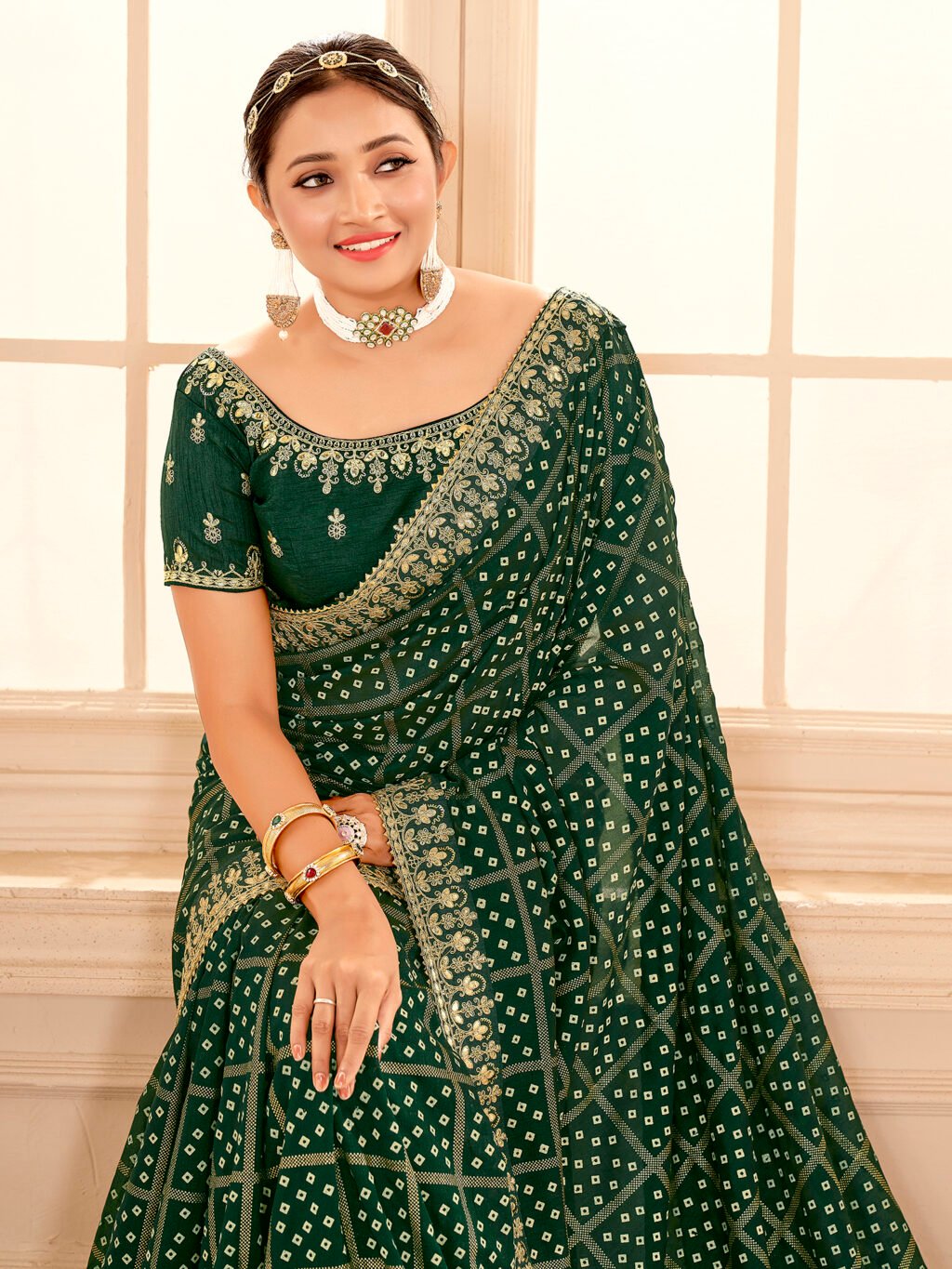 Radiant Green Bandhani Georgette Saree - Image 4