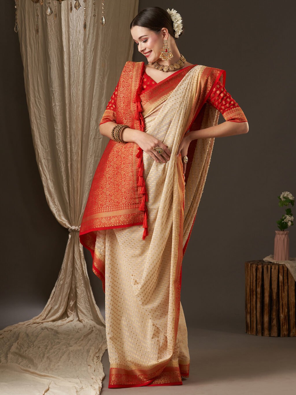 Regal Off White Flowing Georgette Digital Print Saree