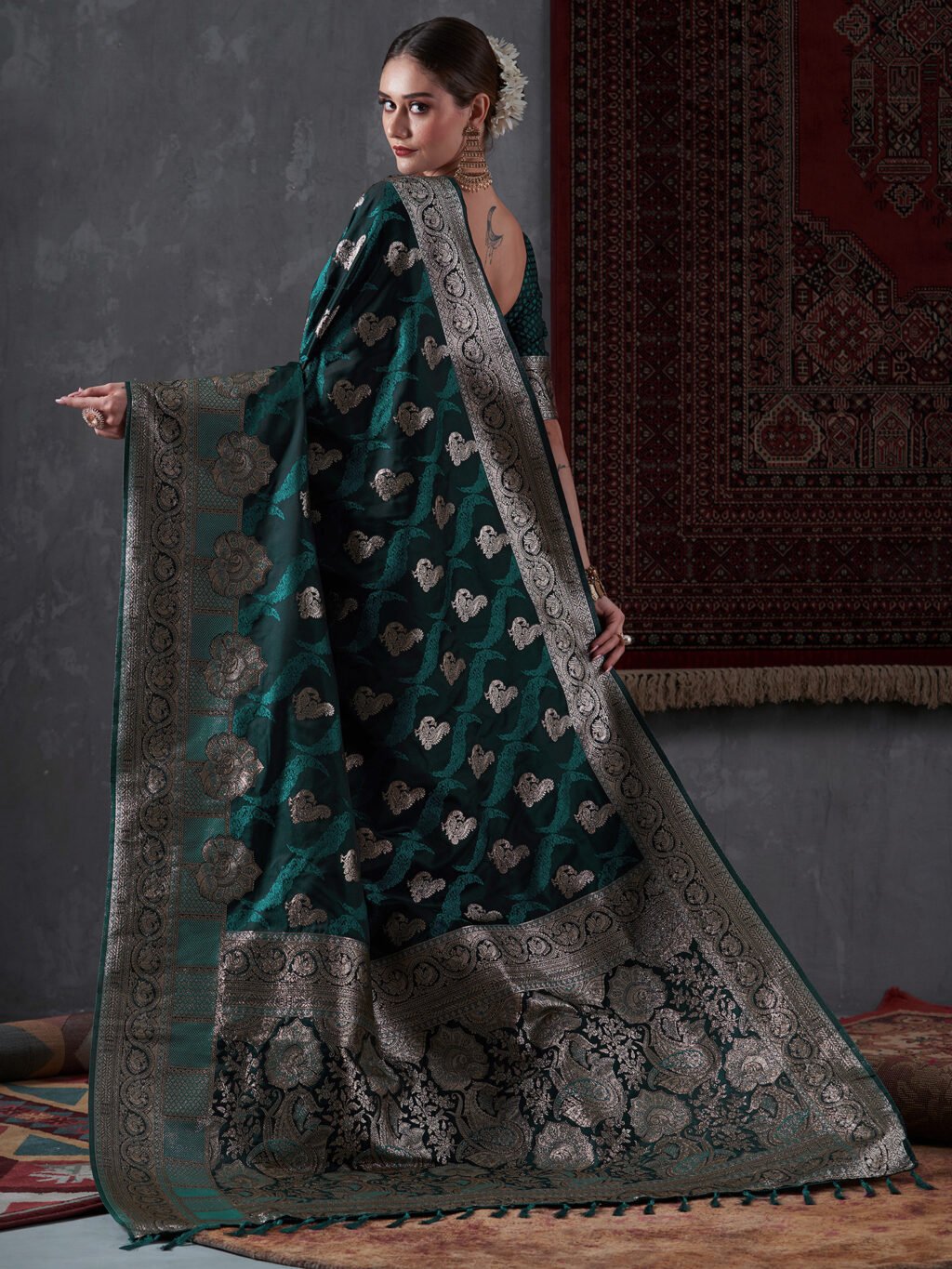 Graceful Green Kanjeevaram Silk Saree - Image 4