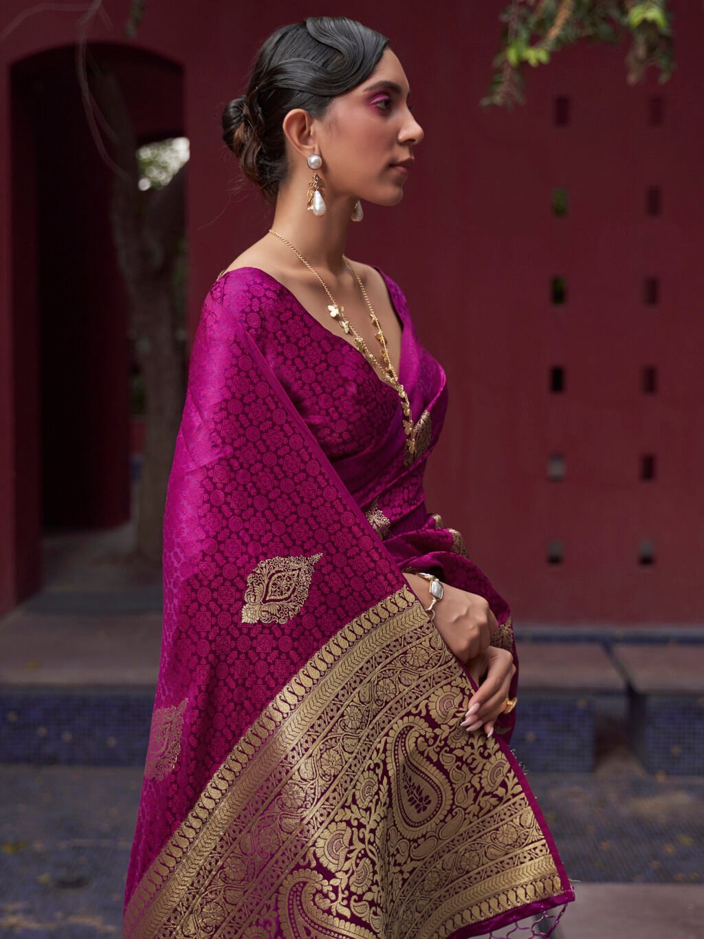 Graceful Magenta Designer Zari Woven Saree - Image 2