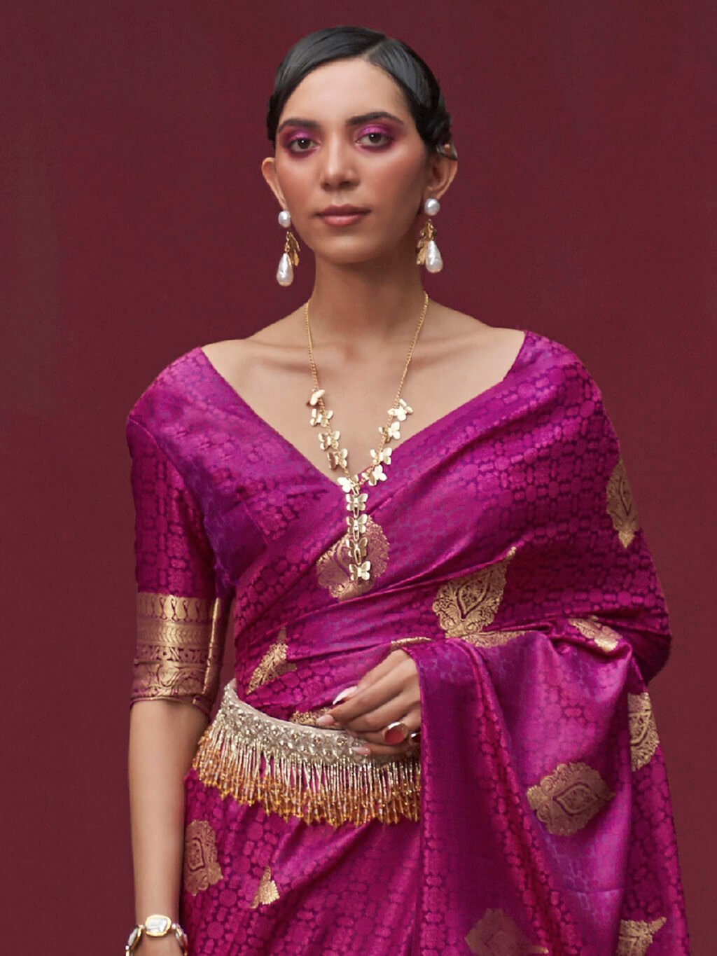 Graceful Magenta Designer Zari Woven Saree - Image 3