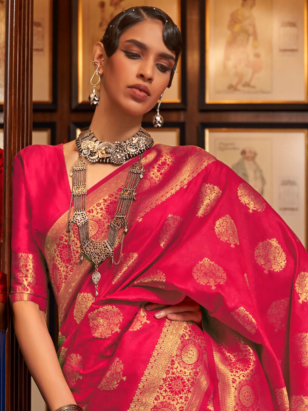 Exquisite Pink Designer Zari Woven Distinct Saree - Image 3