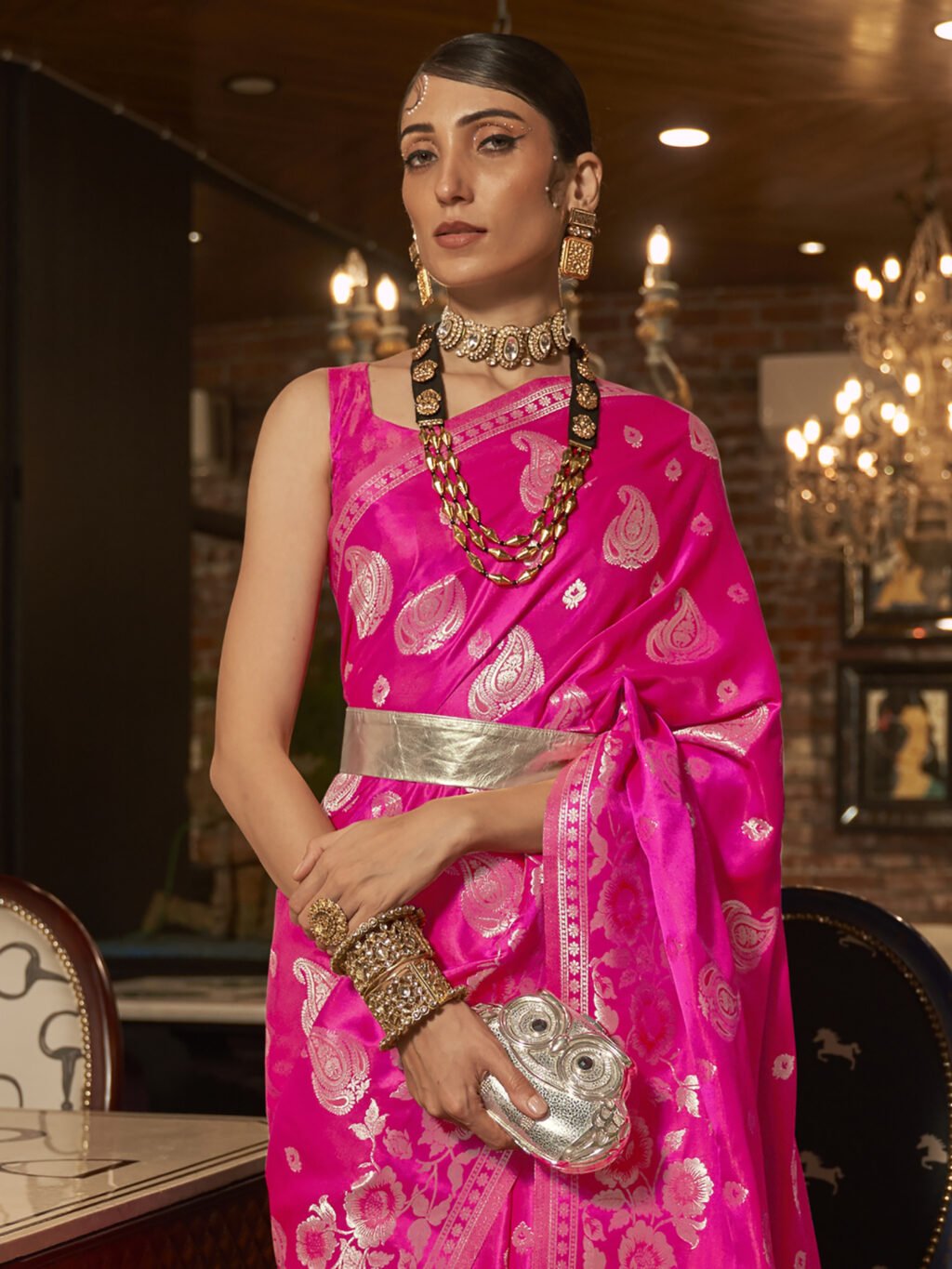 Elegant Pink Designer Zari Woven Exclusive Saree - Image 3