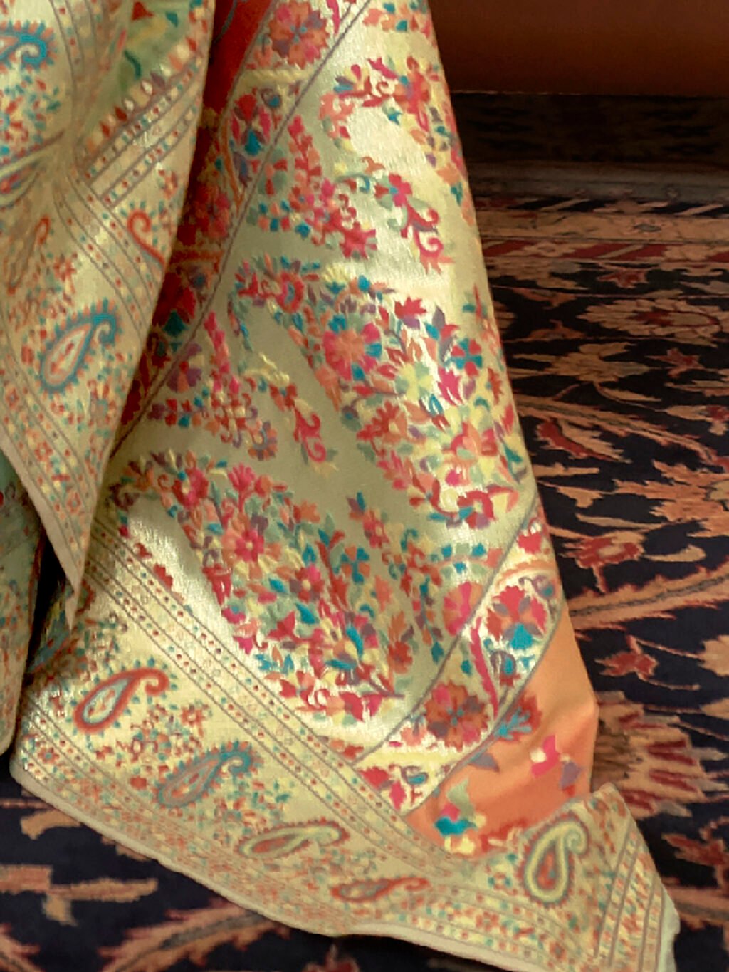 Radiant Green Designer Zari Woven Saree - Image 4
