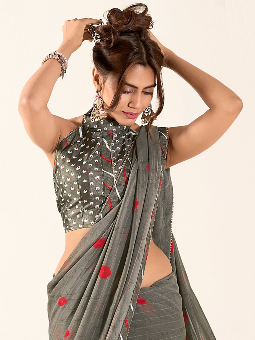 Exquisite Grey Flowing Georgette Printed Saree - Image 2