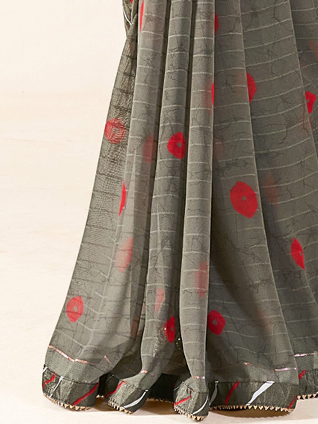 Exquisite Grey Flowing Georgette Printed Saree - Image 4