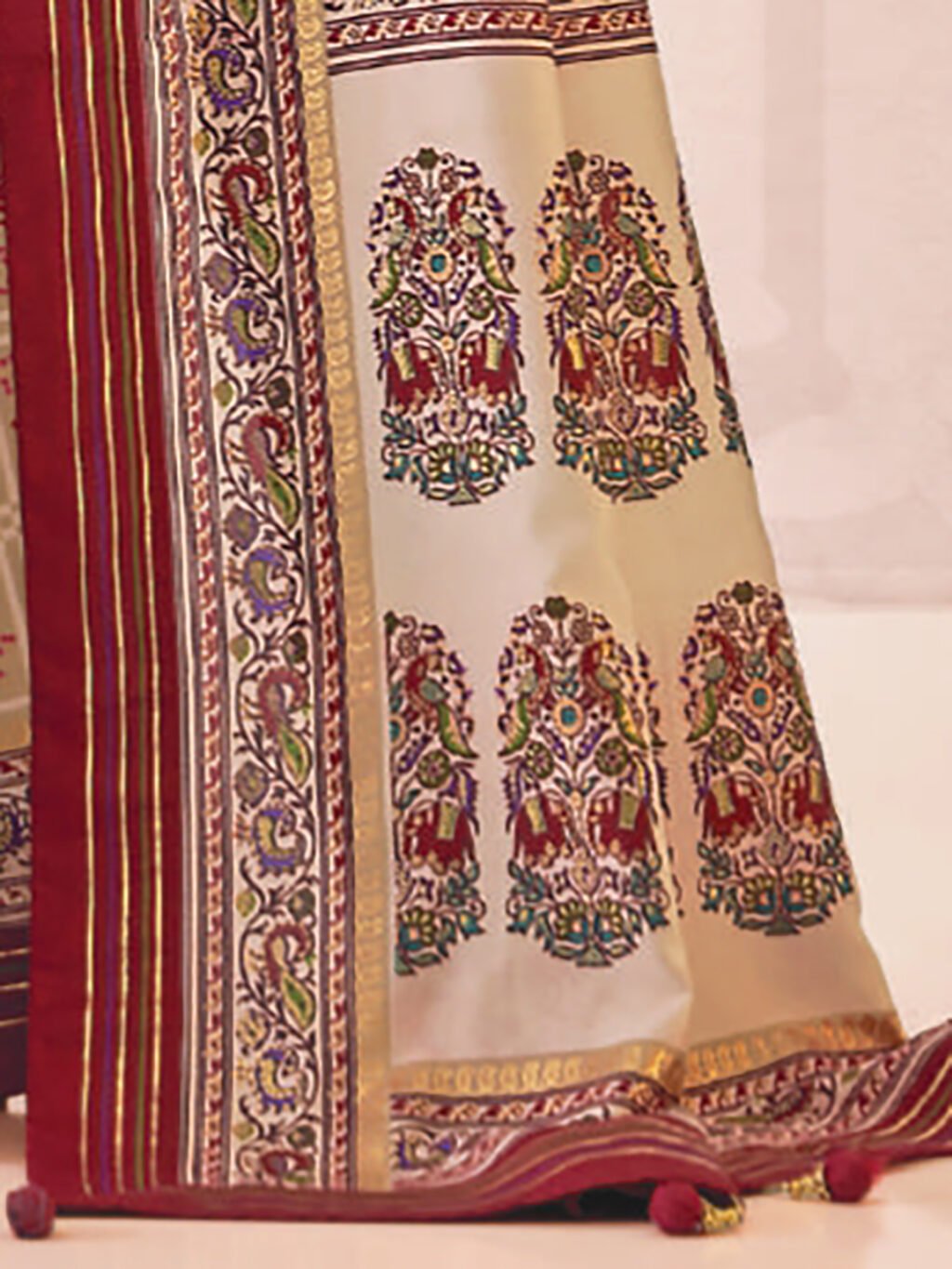 Radiant Cream Bandhani Silk Saree - Image 4