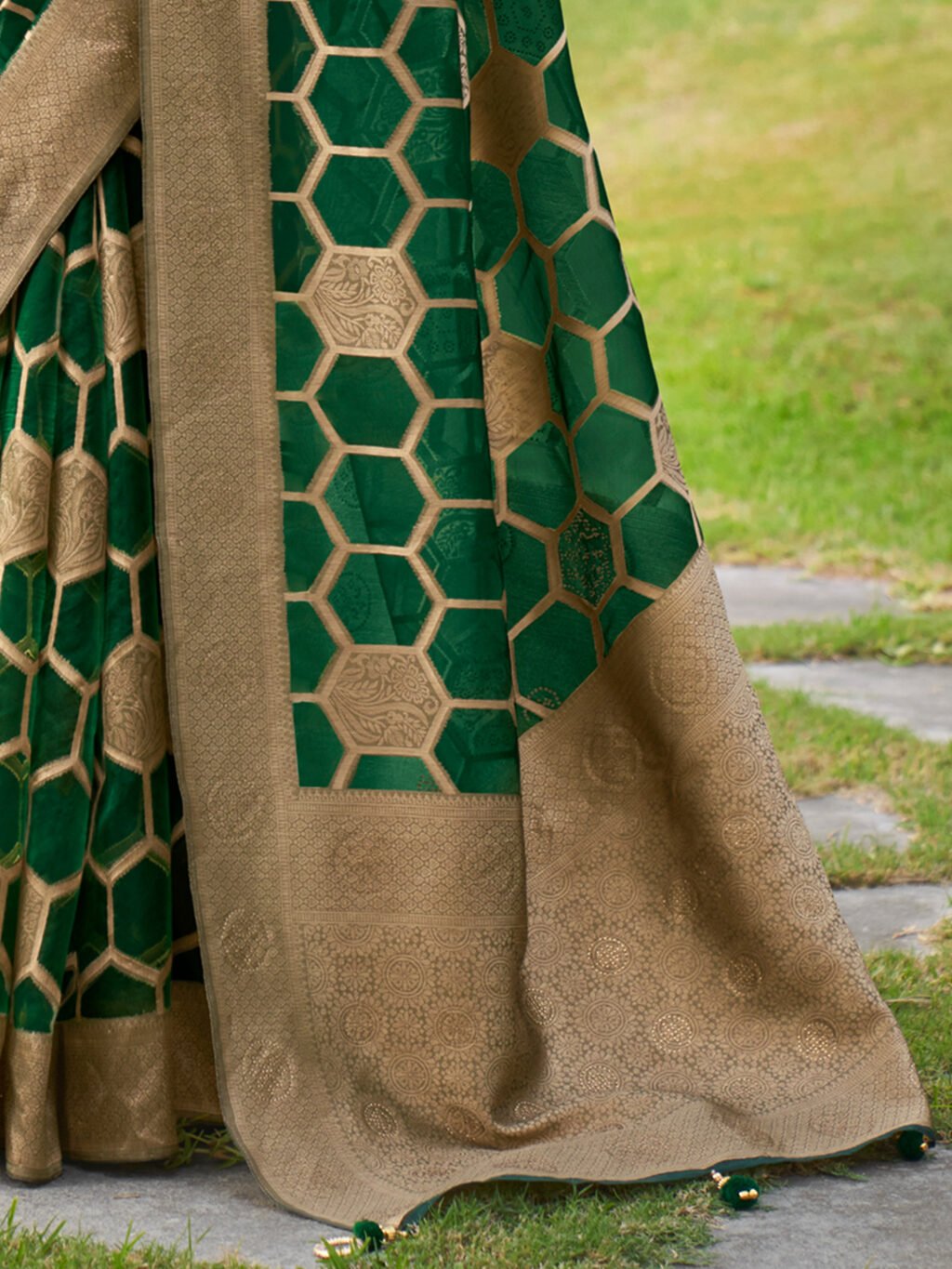 Timeless Green Organza Zari Banarasi Saree - Image 4