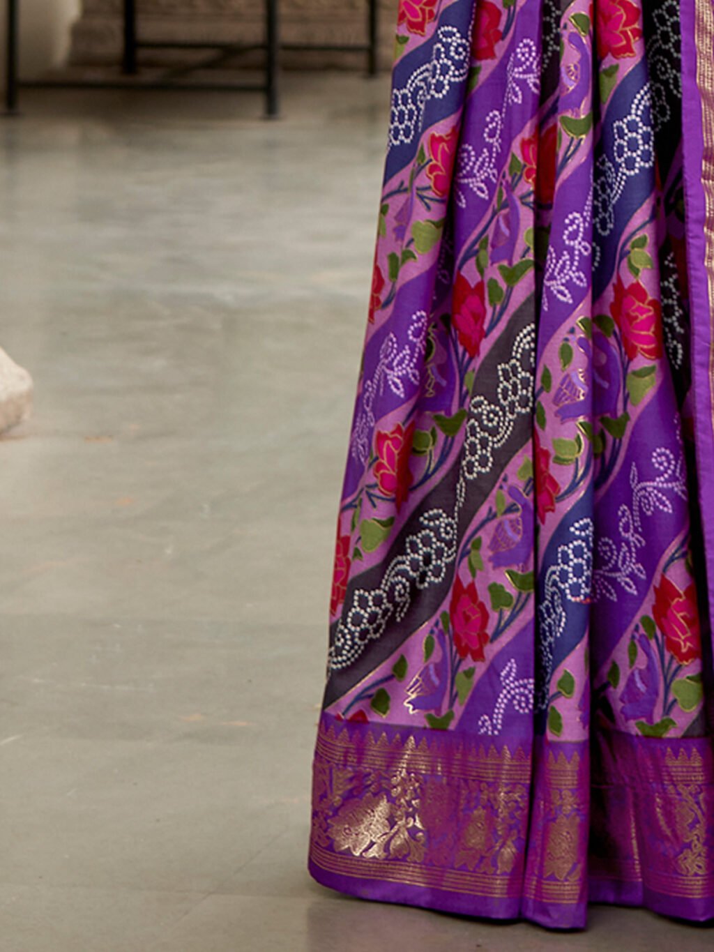Exquisite Purple Printed Floral Silk Saree - Image 4