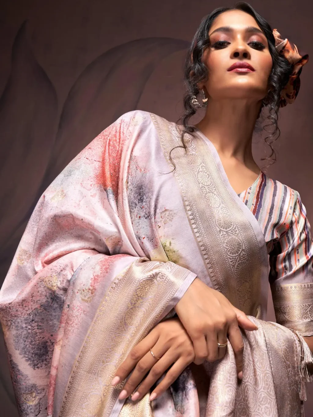 Grey Handloom Silk Saree - Image 2