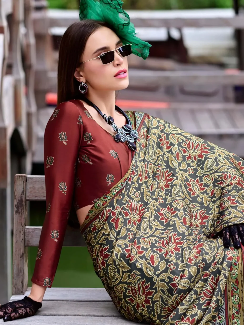 Reddish Green Sattin Crape Saree - Image 3