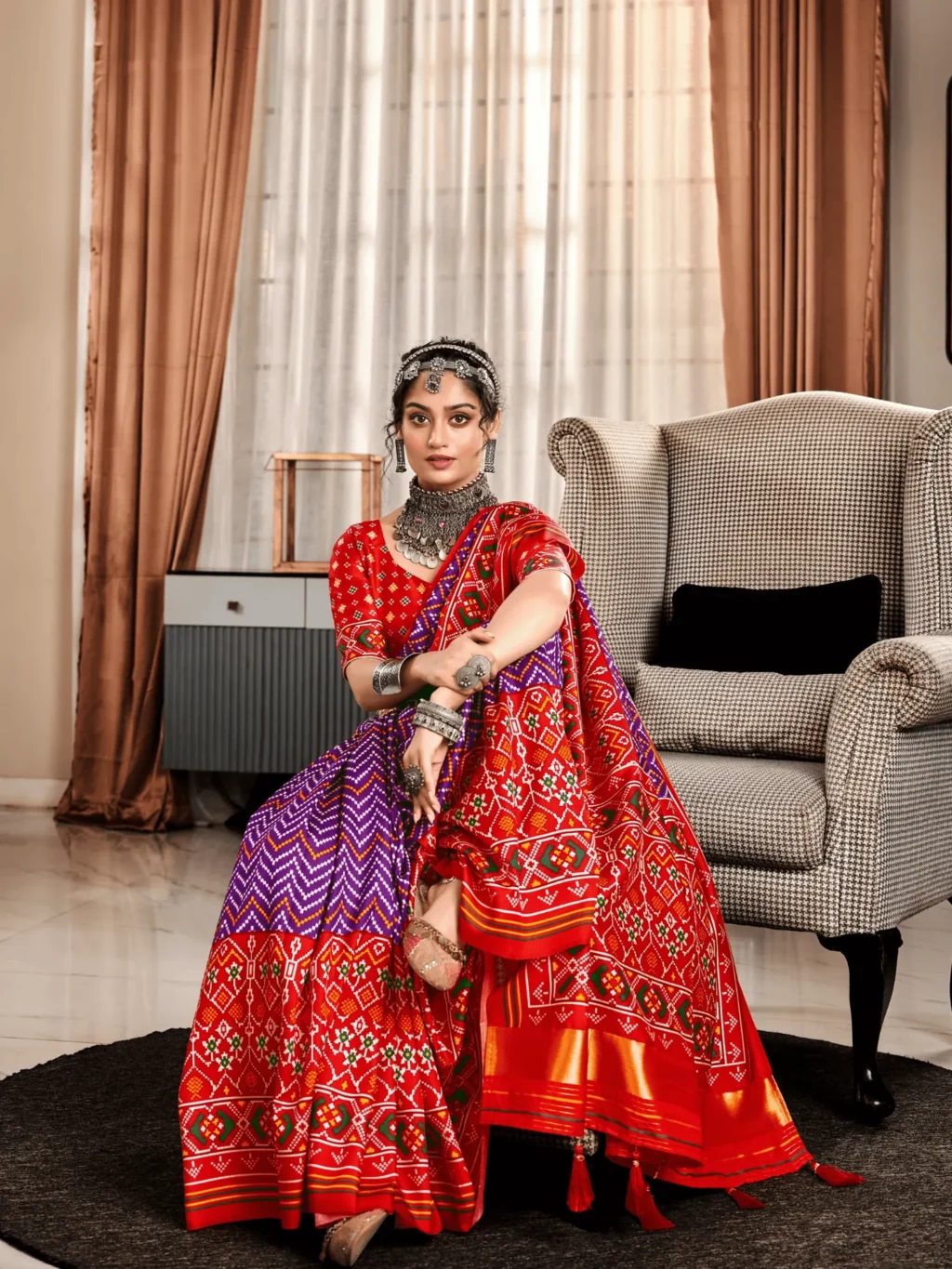 Reddish Purple Gujarati Handloom Silk Saree - Image 3