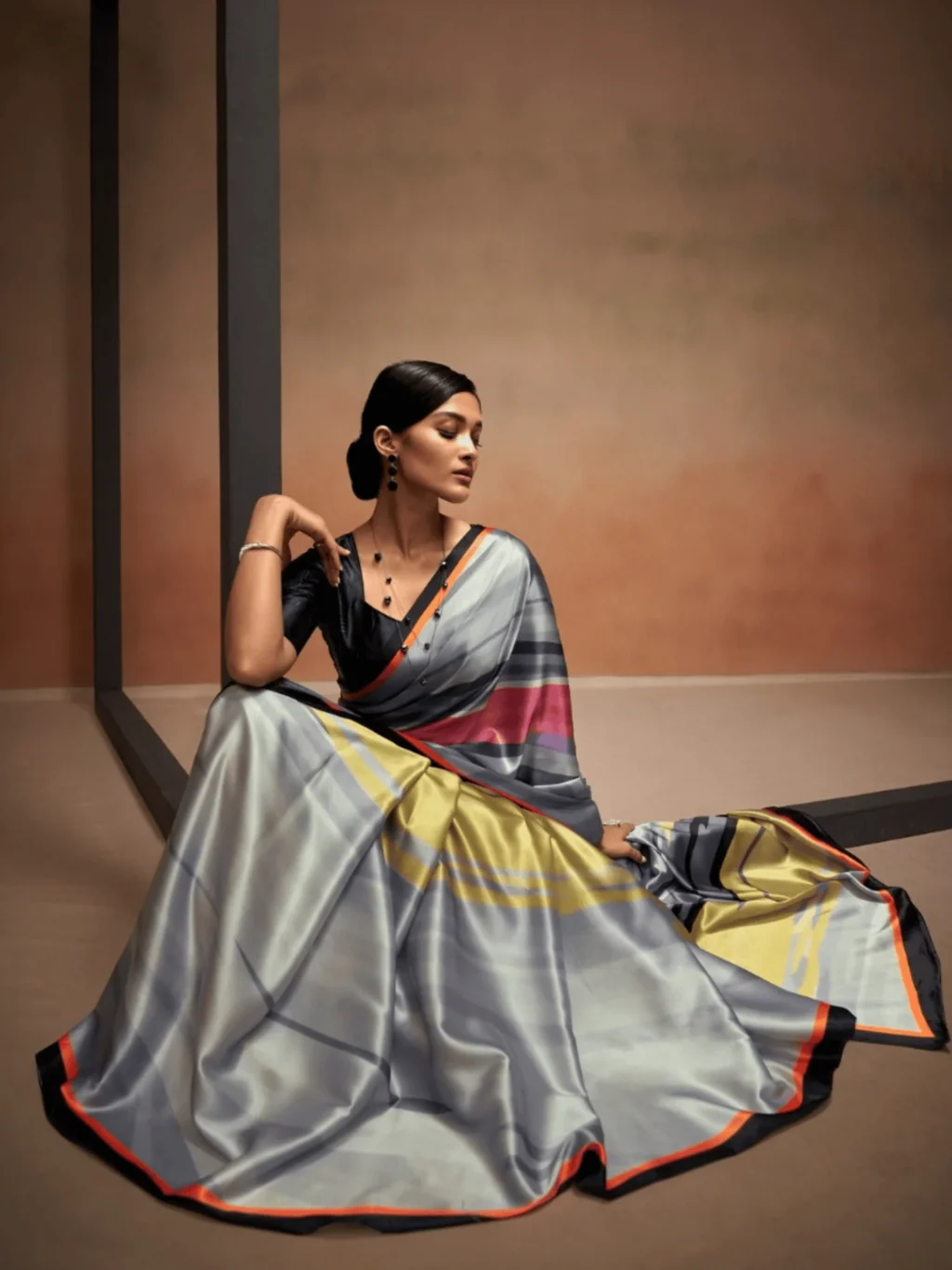 Grey  Crape Silk Saree - Image 3