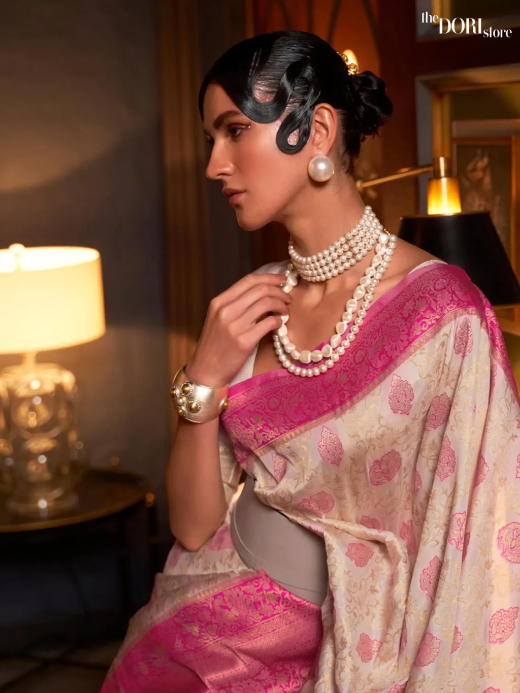 Pinkish Floral Cream Banarasi Silk Saree - Image 2